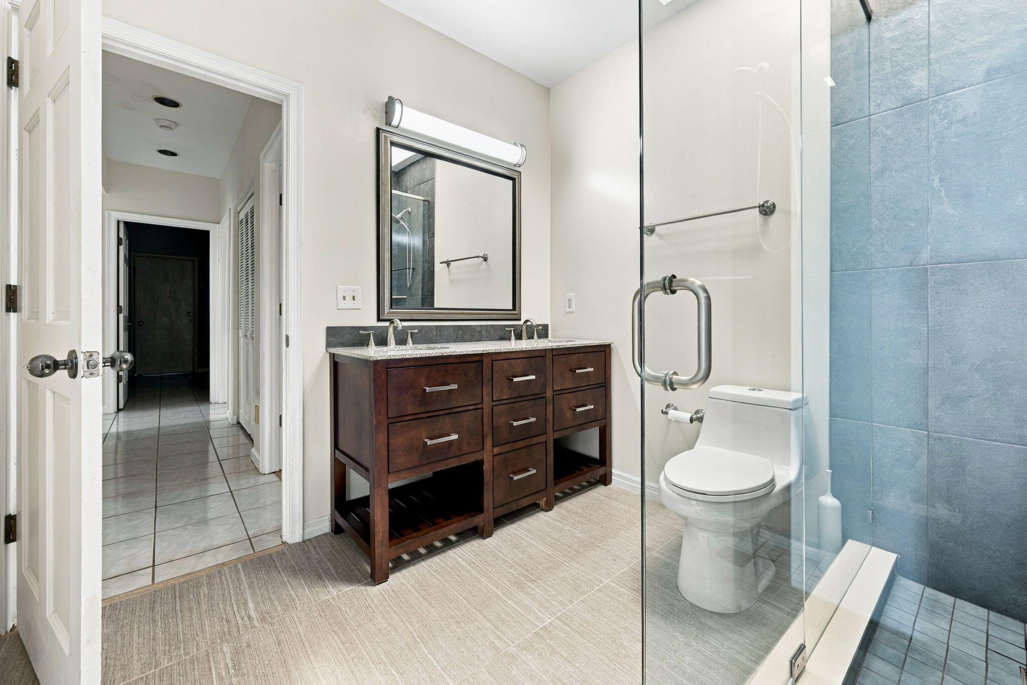 2nd Guest / Cabana bathroom