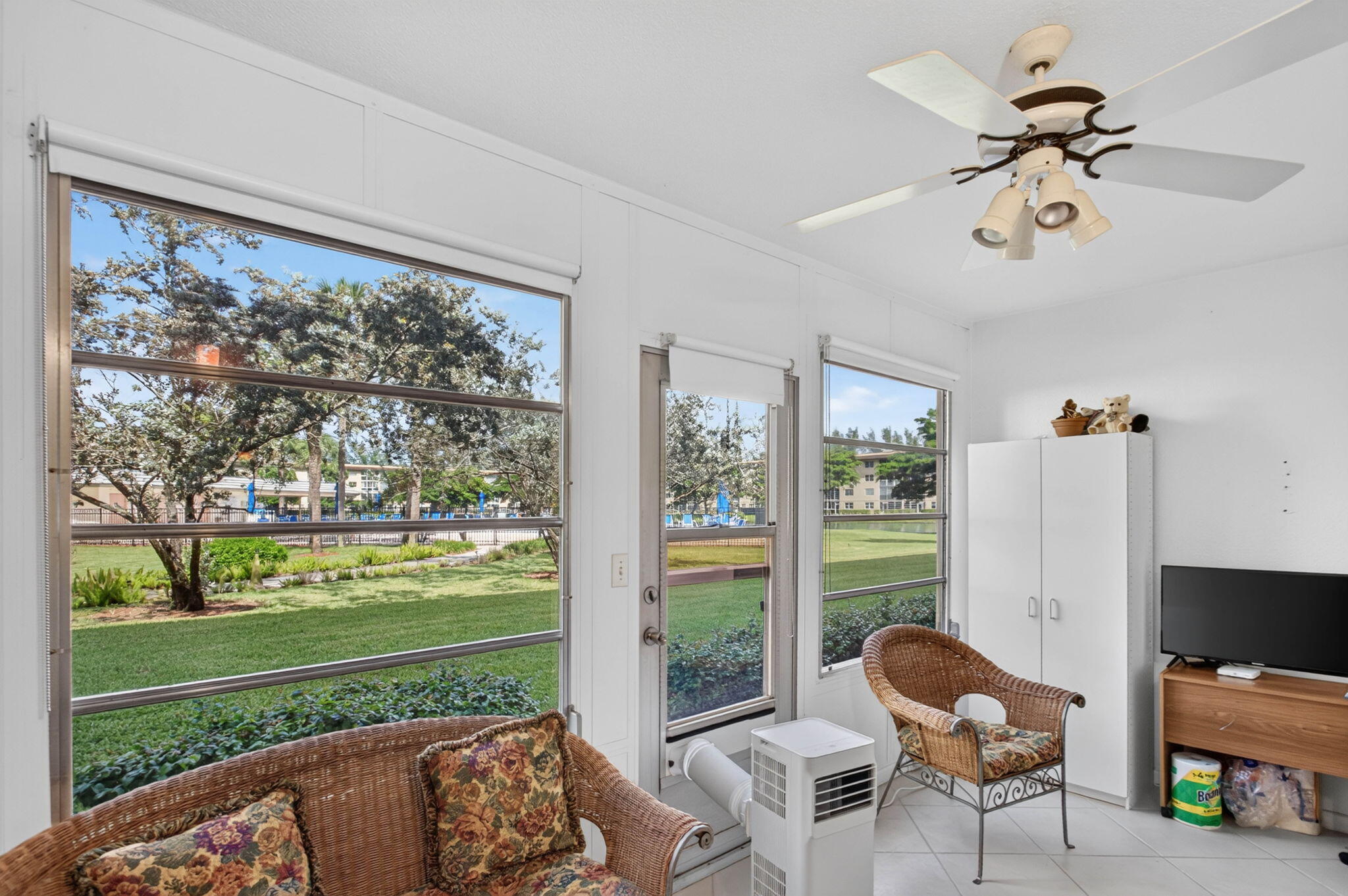 ENCLOSED PATIO DOOR TO POOL