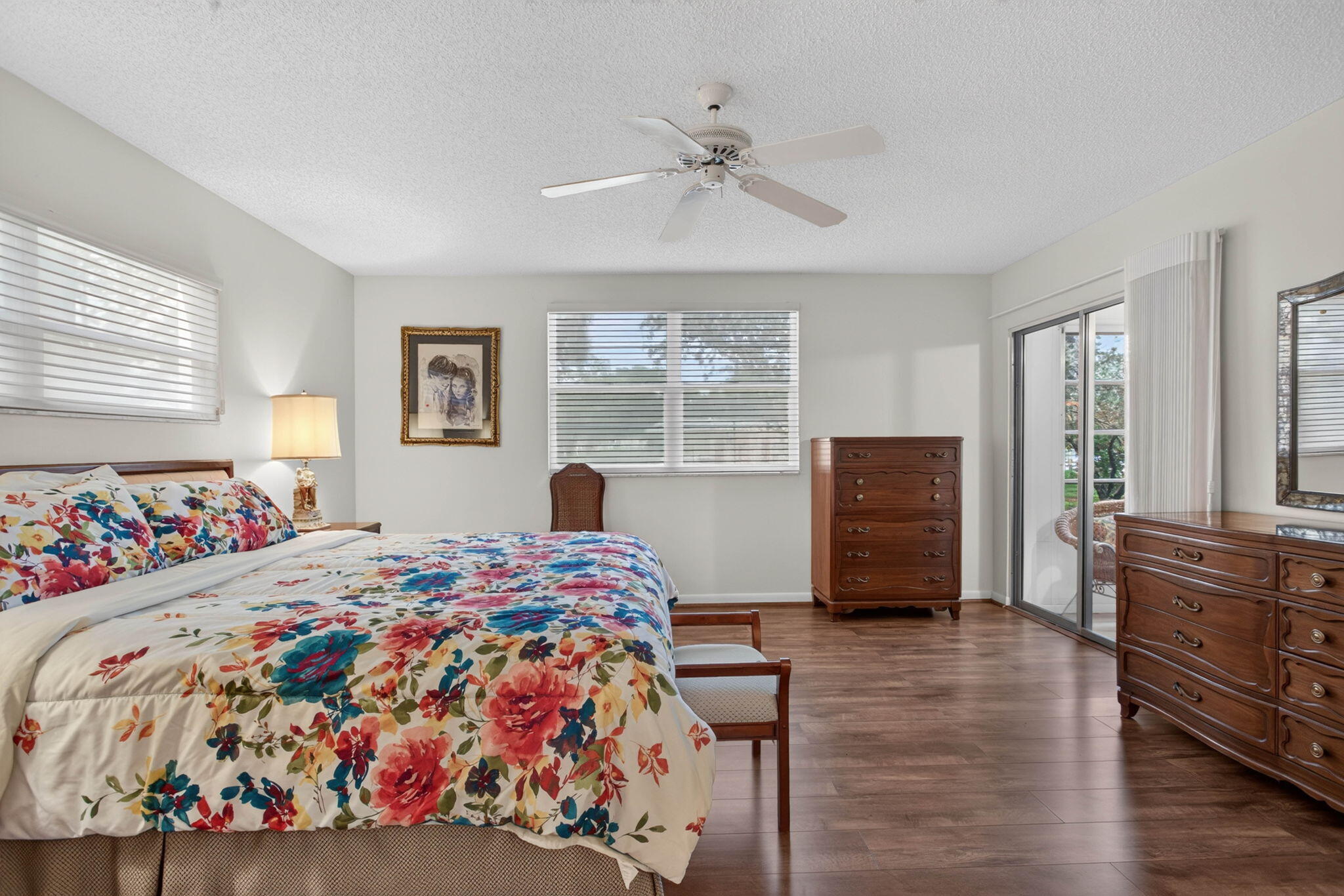 MAIN BEDROOM