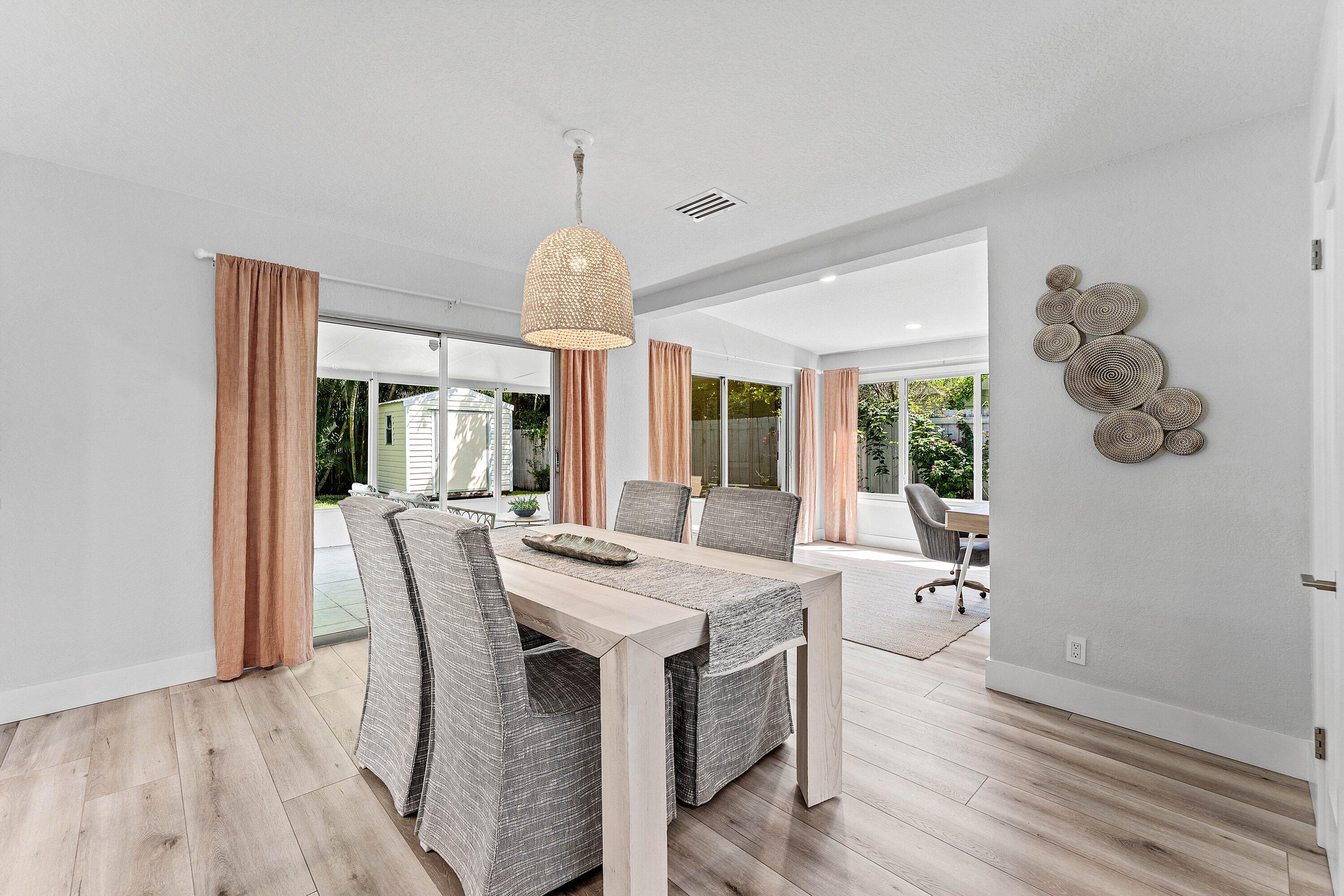 CHARMING DINING AREA