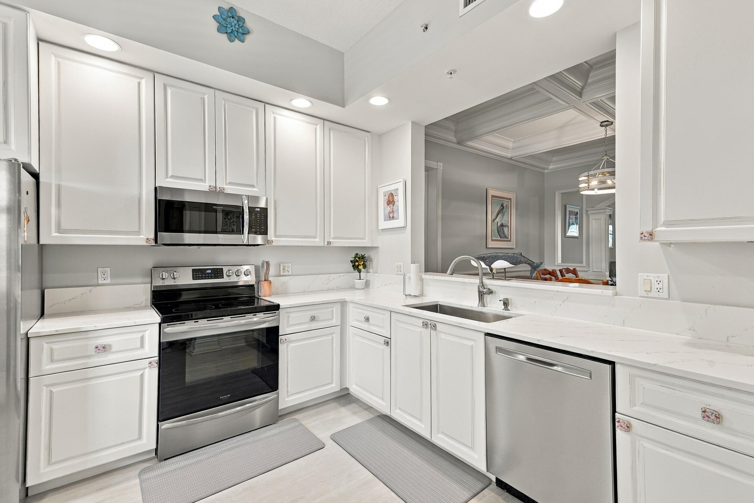 Nice, bright kitchen