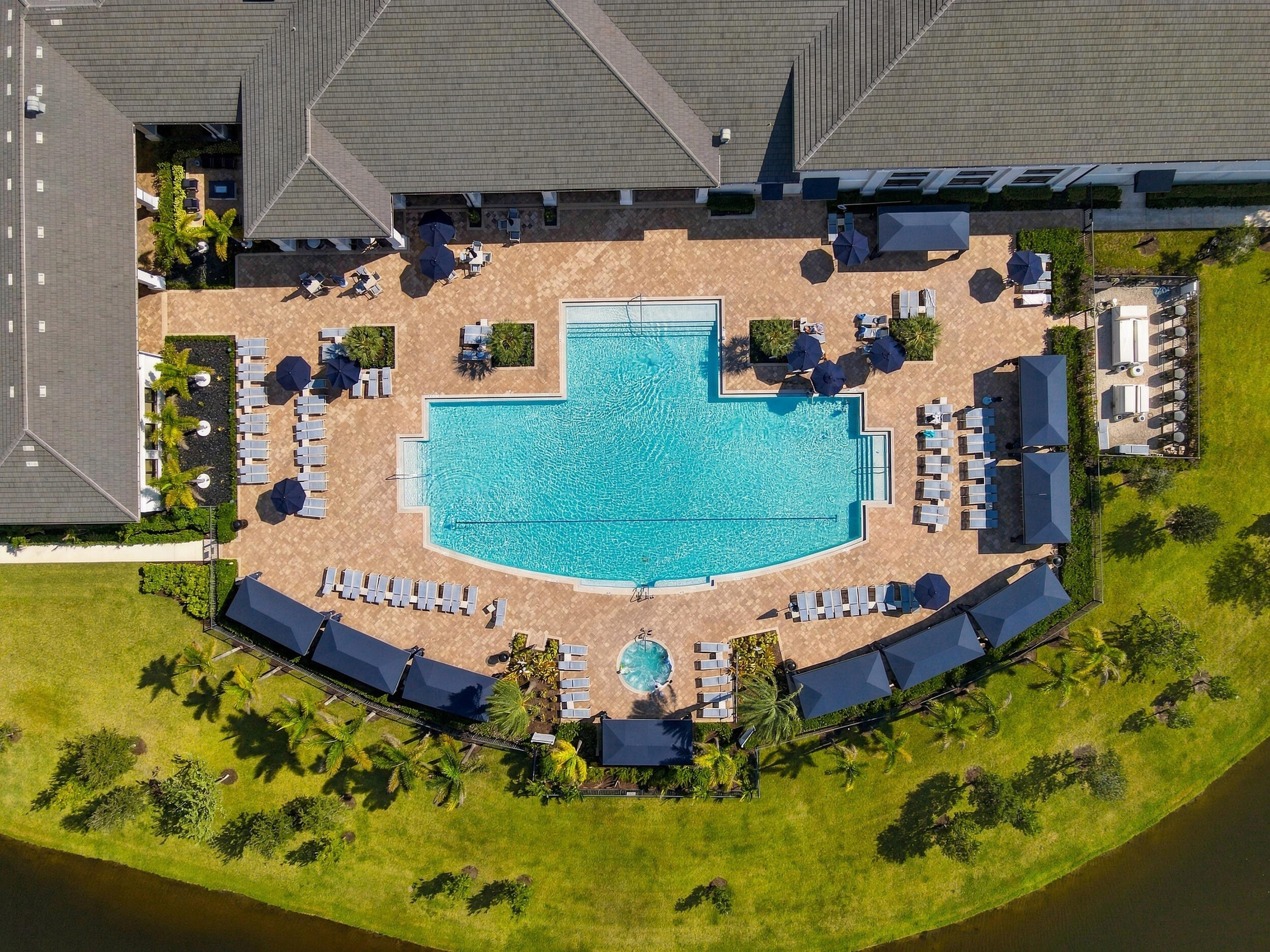 Valencia Cay Social Club pool