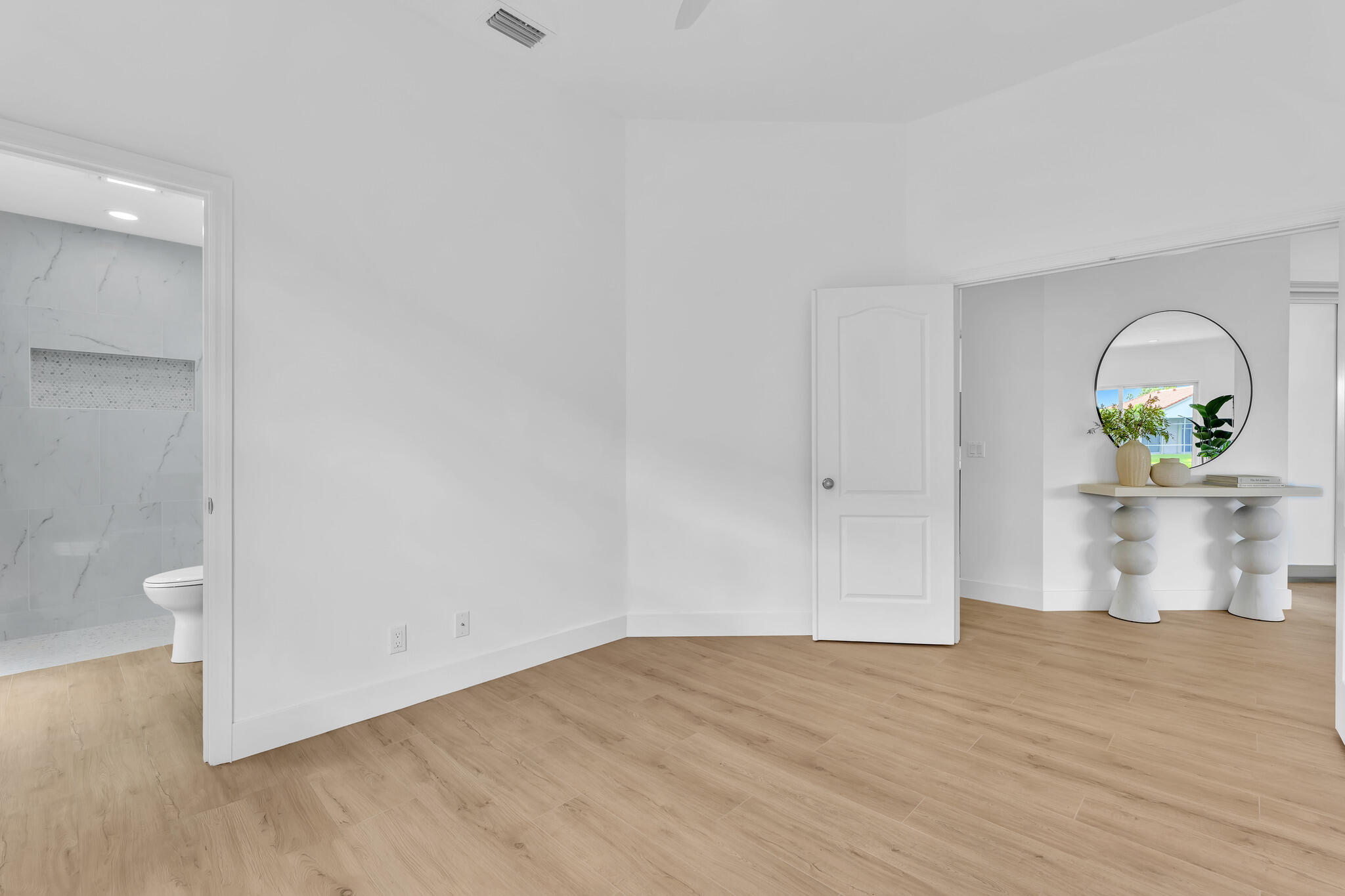 3rd Bedroom w/ attached bath