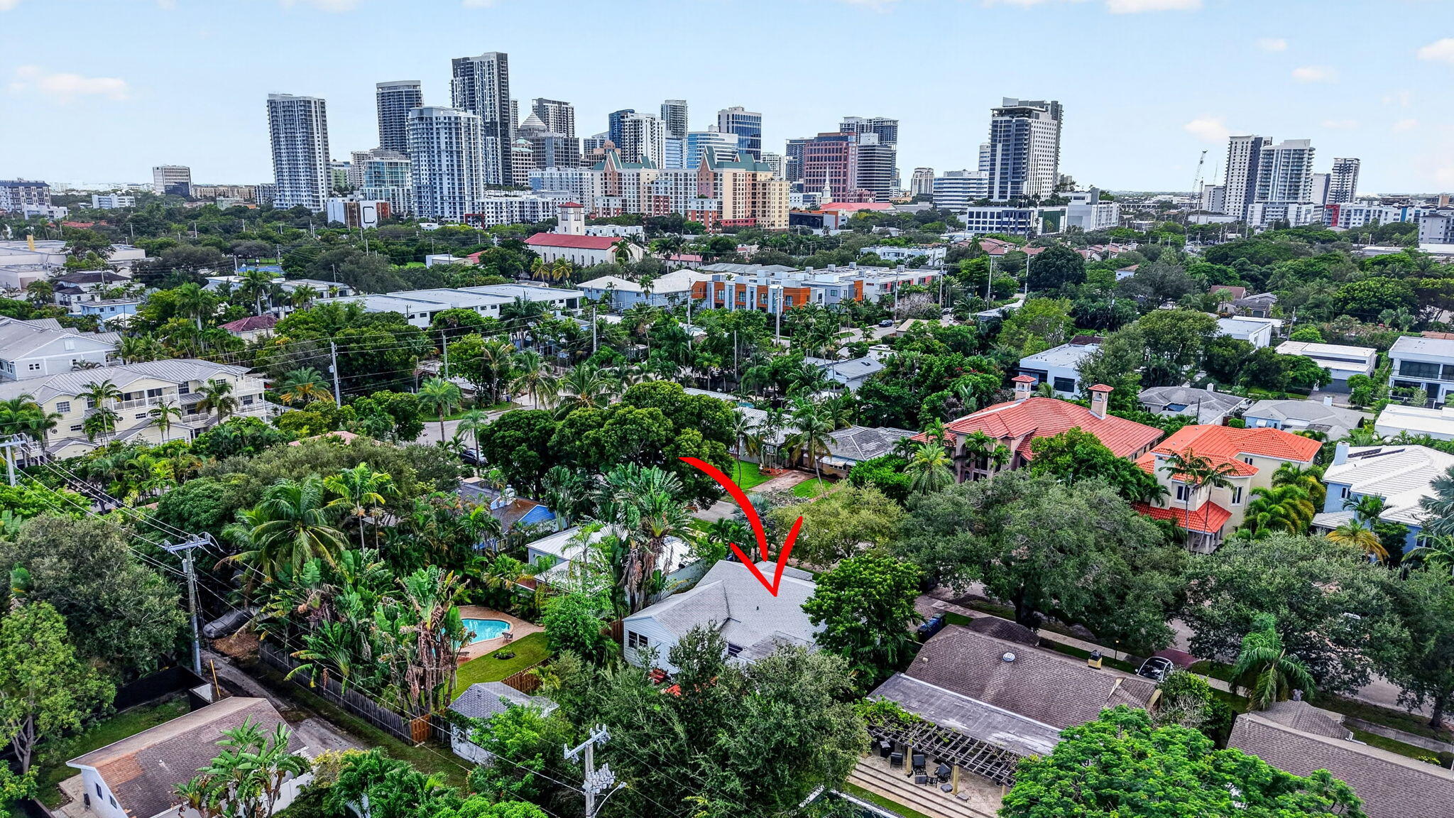 You can't beat this leafy location a stone's throw away from the downtown core! You can't beat this leafy location a stone's throw away from the downtown core!