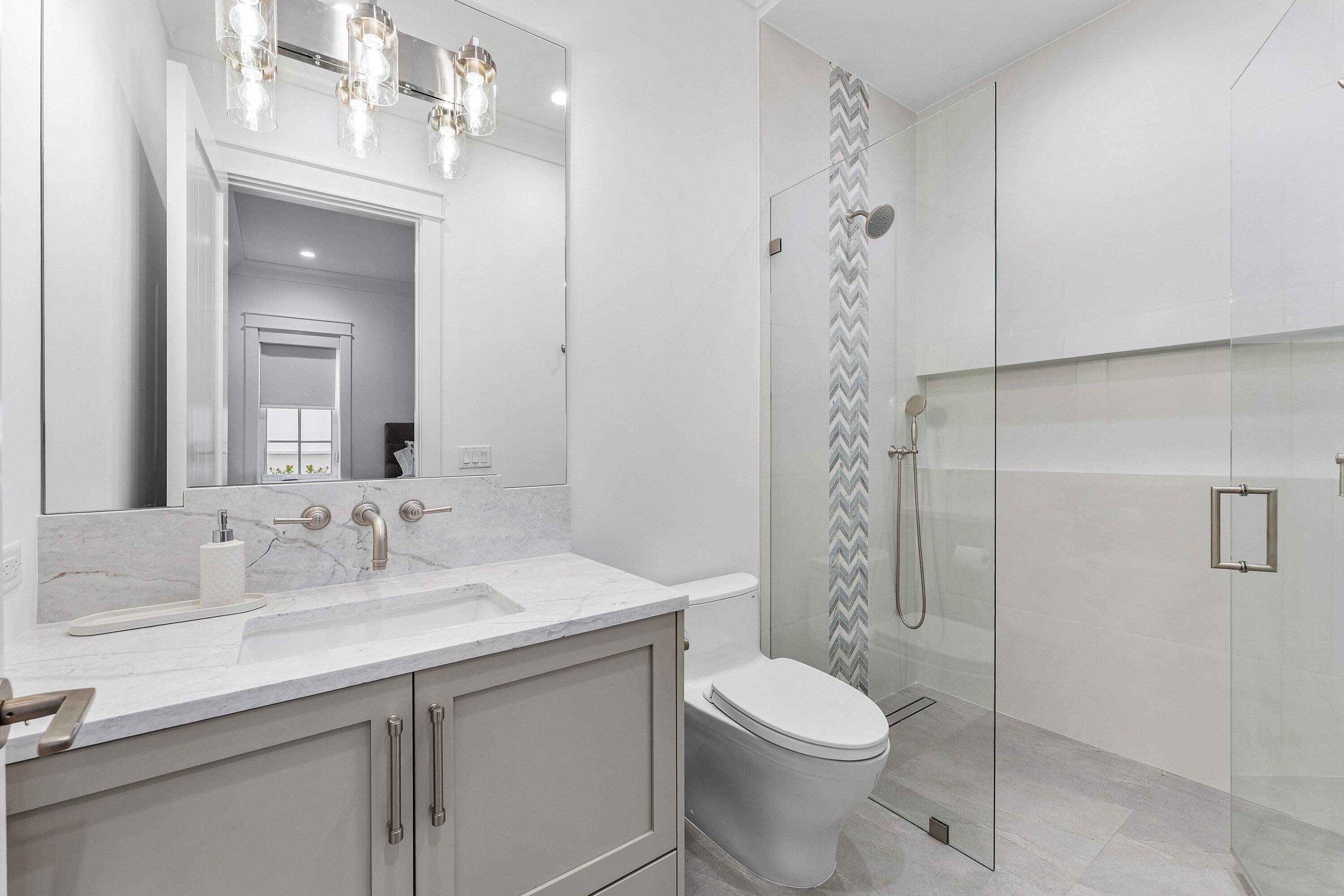 Full Bathroom 1