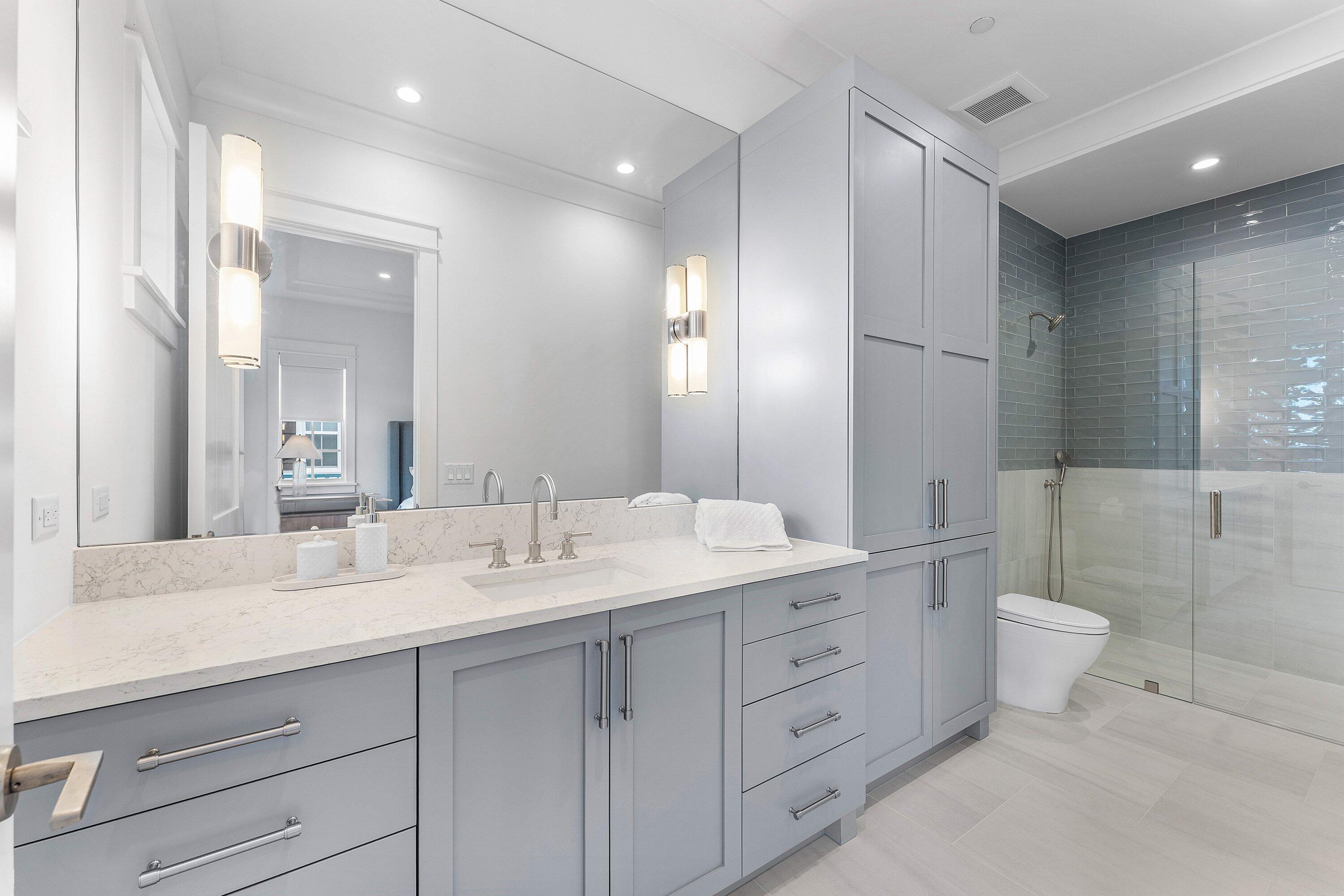 Full Bathroom 2