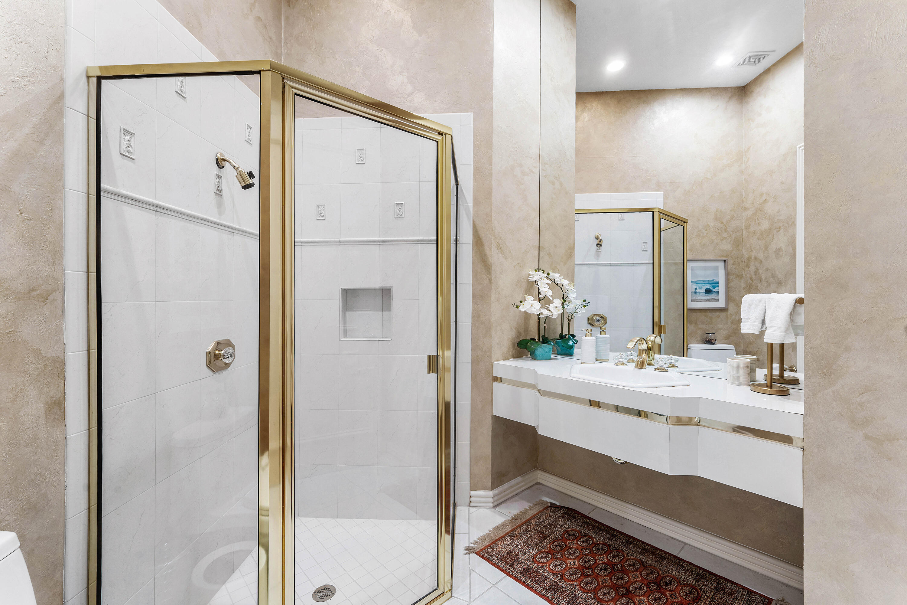 Powder/Guest Bath