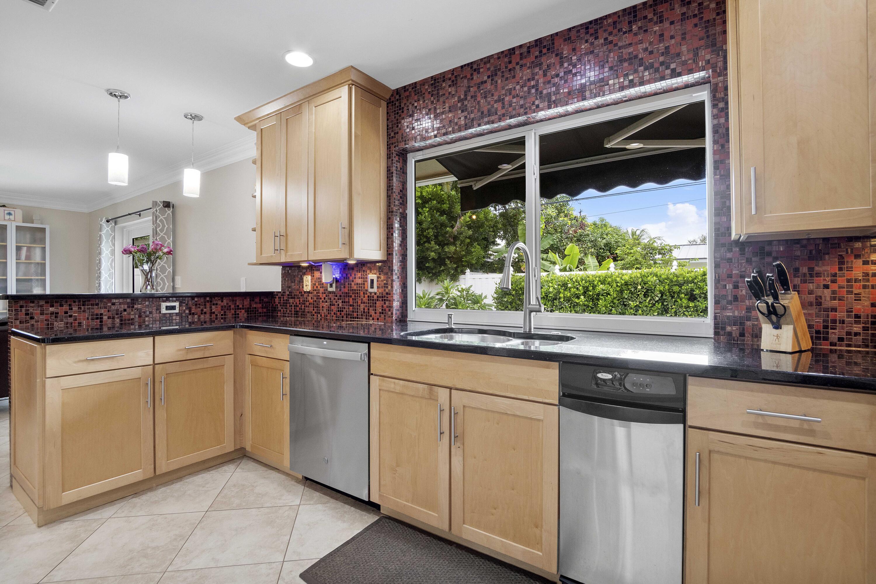 6321 NE 22nd Ave_045