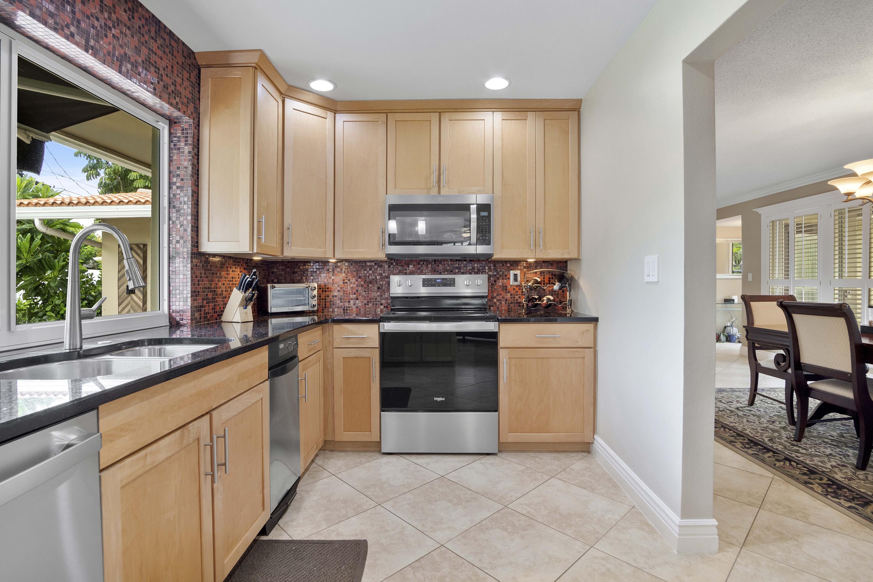 6321 NE 22nd Ave_046