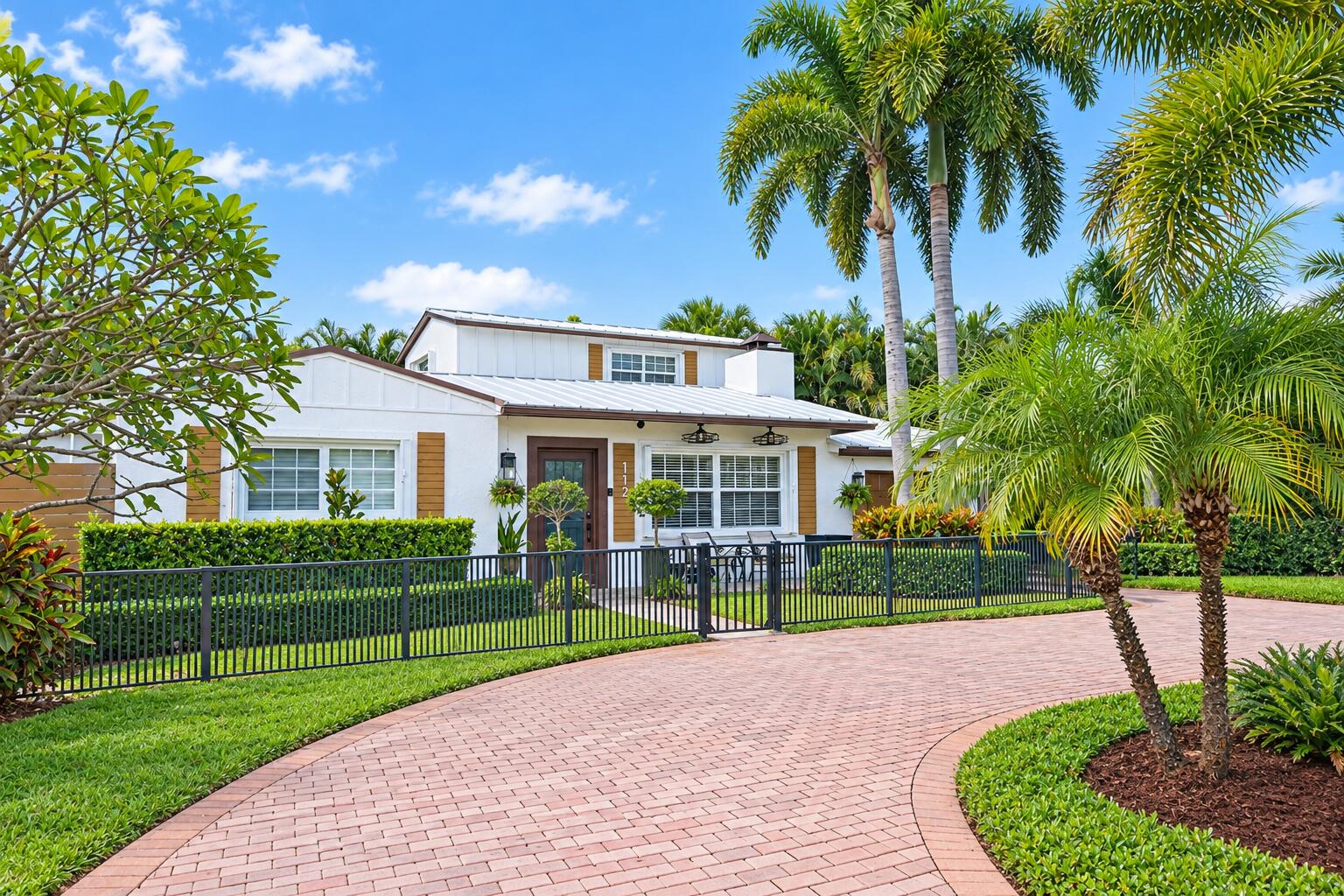 112 Highland Ln - Front Pic 2