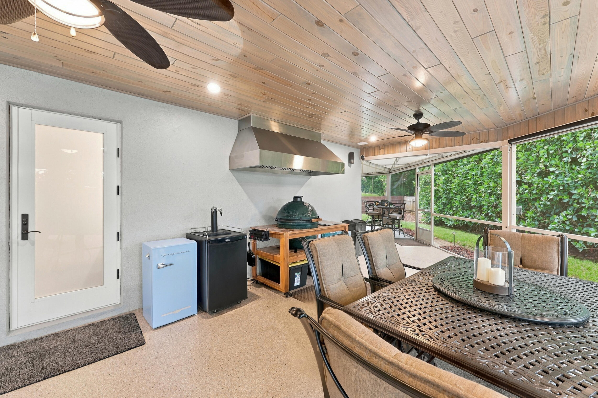 Live the epitome of the South Florida lifestyle with this 1,360 sq. ft. patio. It offers a built-in bar with quartz countertops, a grill area with hooded exhaust, eye-popping tongue & groove ceilings, recessed lights, tons of privacy and views of Lakeview Golf Course.