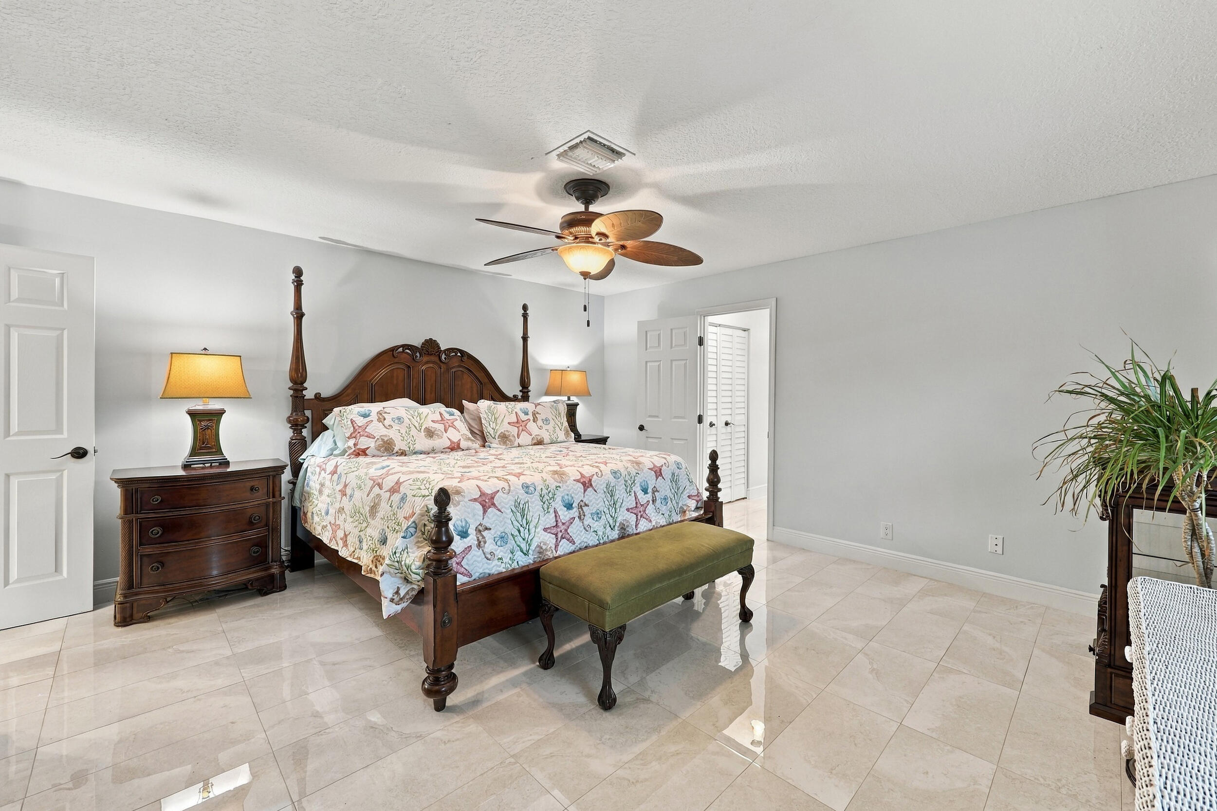 The primary suite has everything you have been looking for: spacious and elegant, with a walk-in closet, a fully updated en-suite bathroom, and lots of natural light.