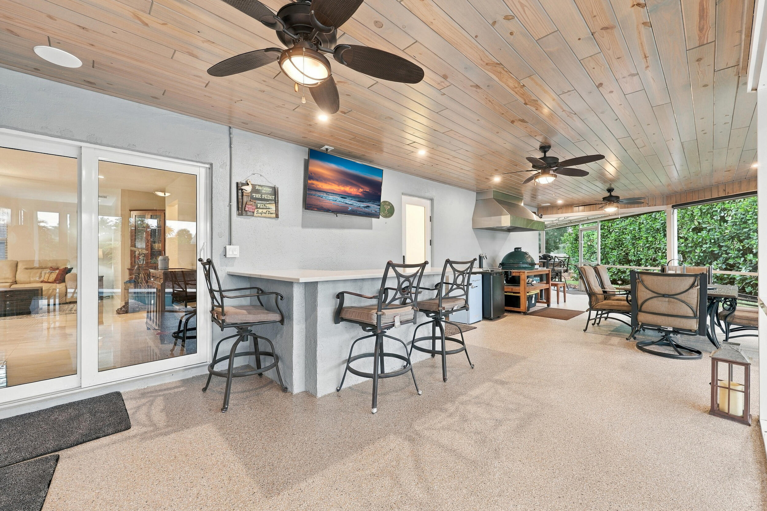 Live the epitome of the South Florida lifestyle with this 1,360 sq. ft. patio. It offers a built-in bar with quartz countertops, a grill area with hooded exhaust, eye-popping tongue & groove ceilings, recessed lights, tons of privacy and views of Lakeview Golf Course.