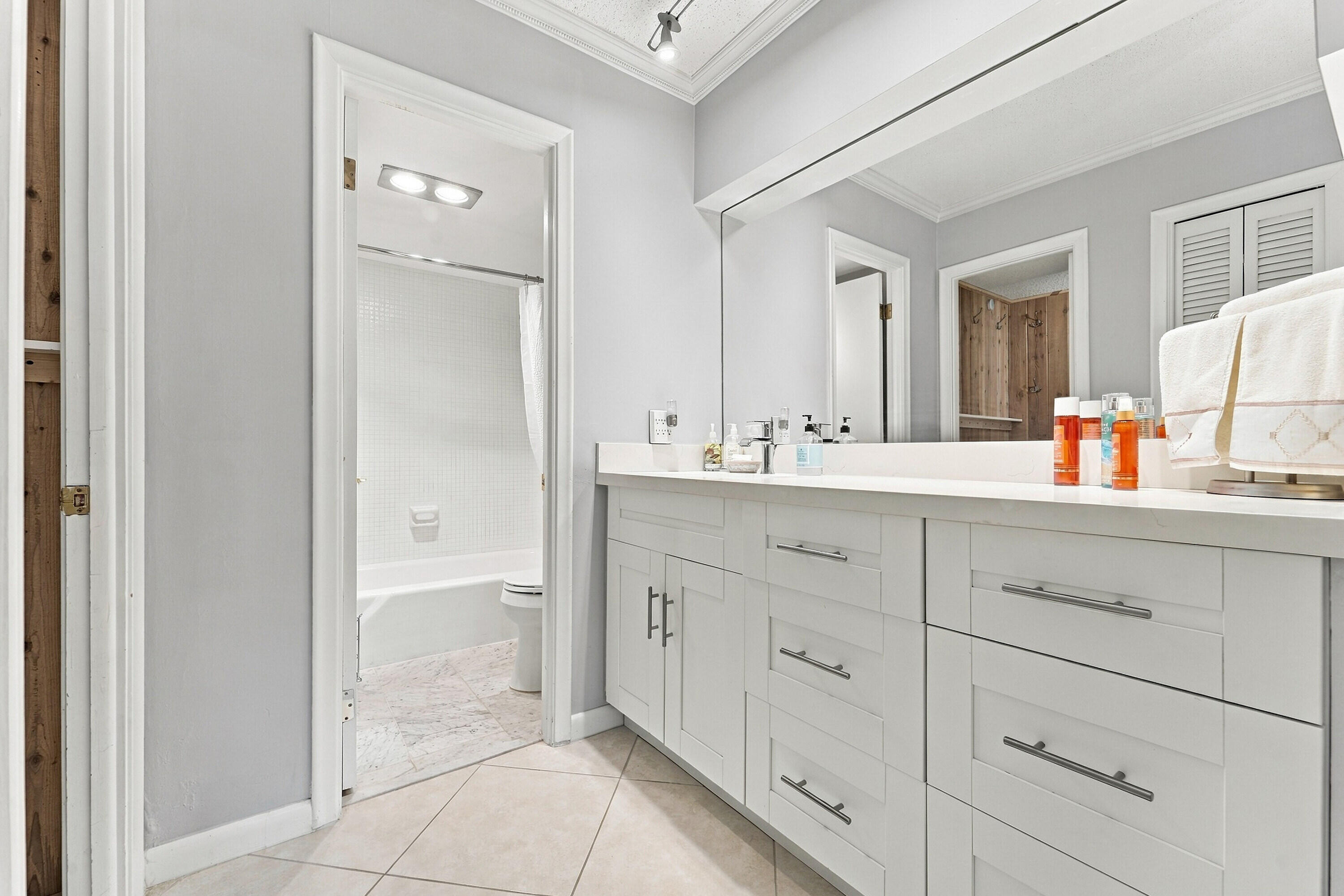 2nd bathroom