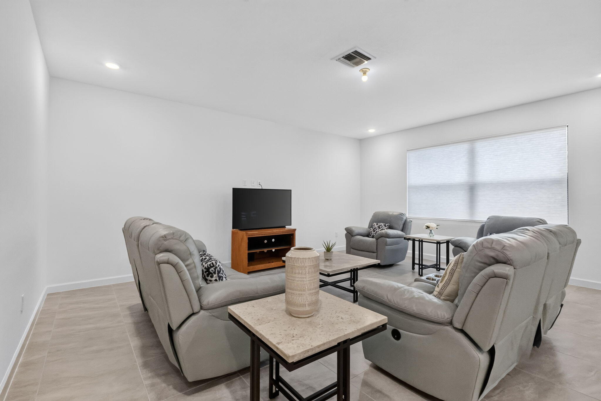 LIVING ROOM 1