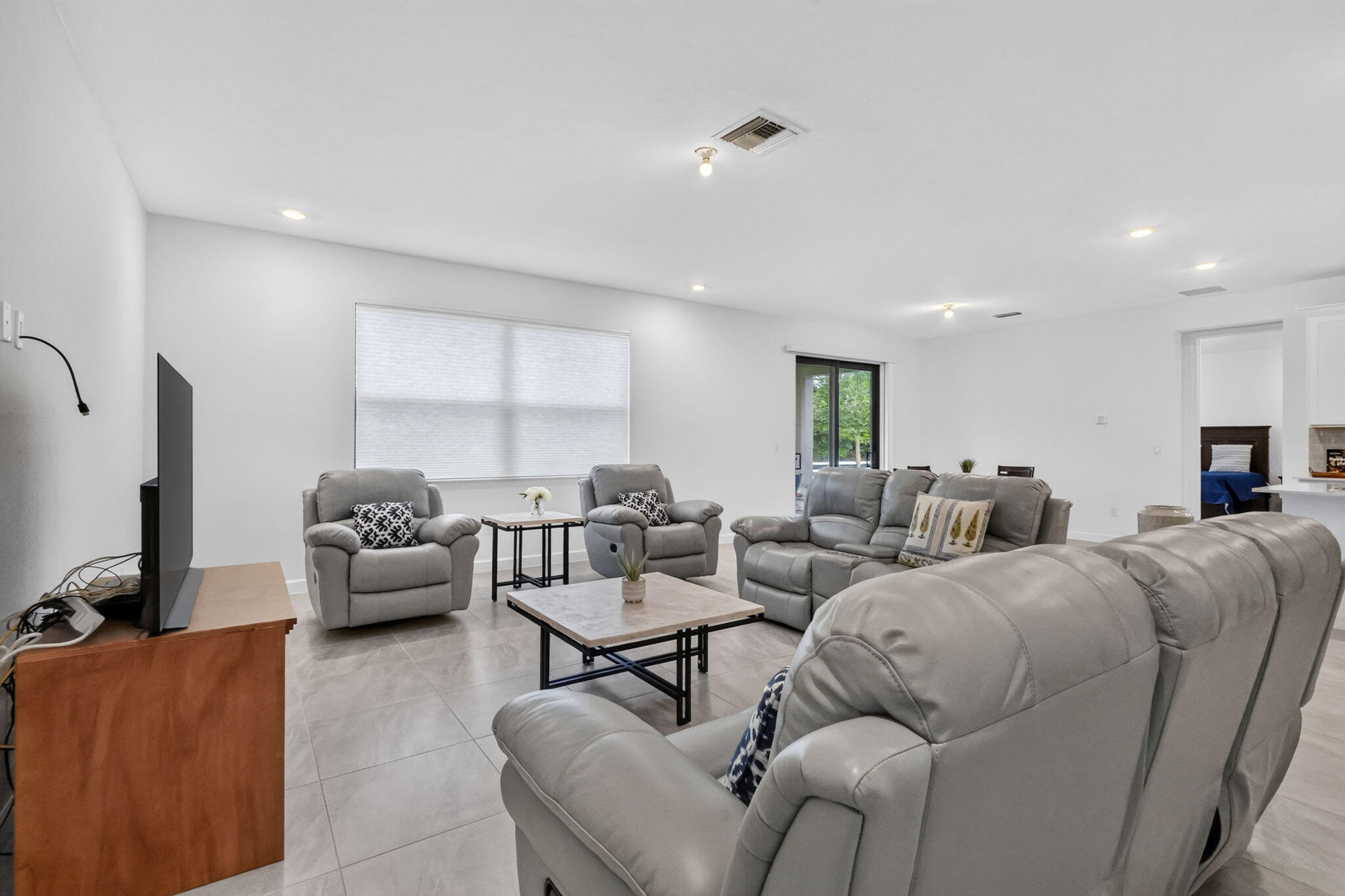 LIVING ROOM 3
