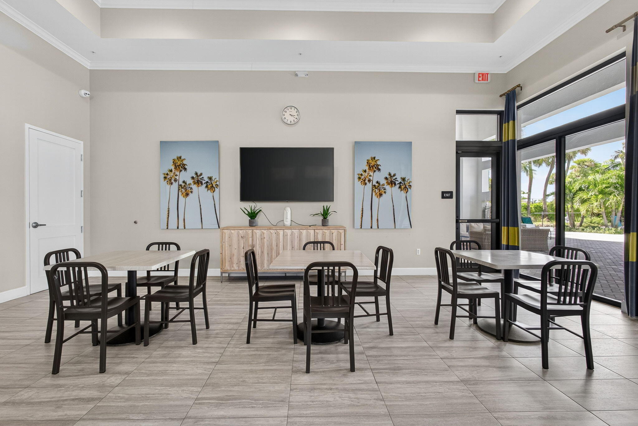 CLUB HOUSE