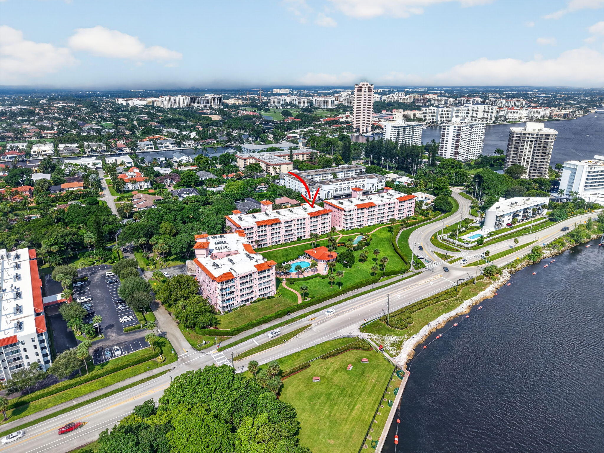 Prime location across fdrom beach