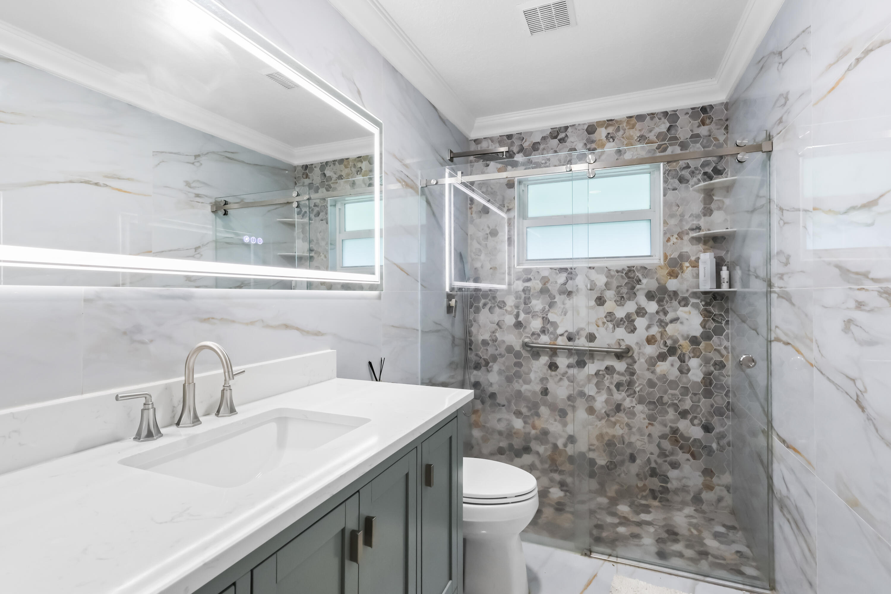 Full bath 3