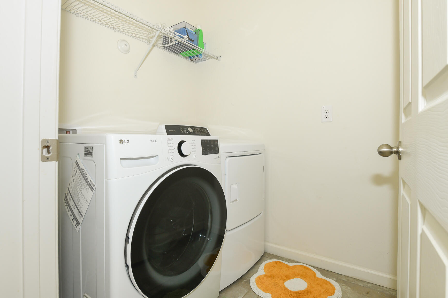 Washer / Dryer included