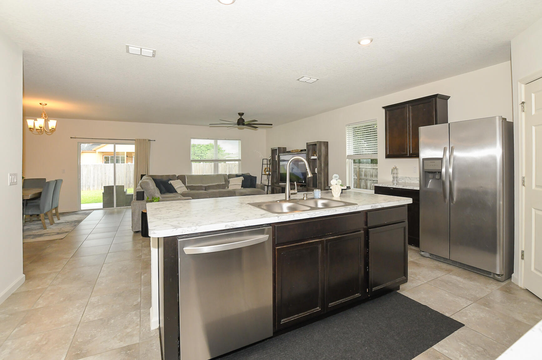 Kitchen Island with sink and dishwaher