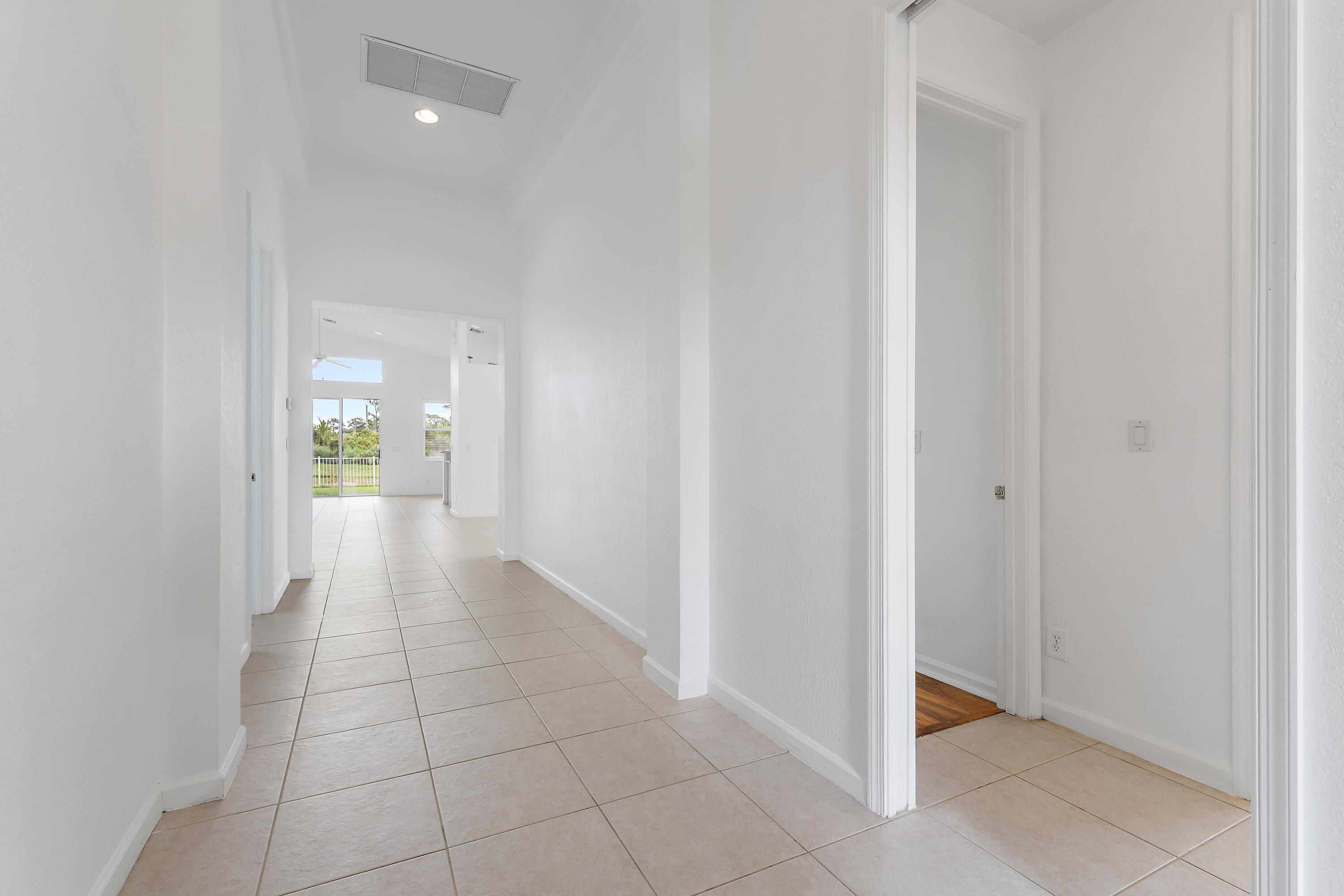 5183 ENTRY HALLWAY