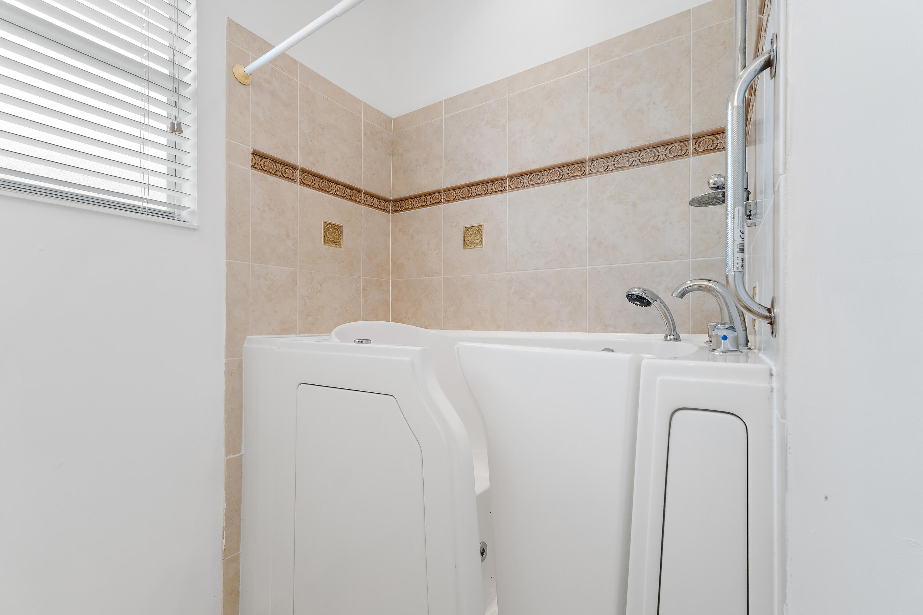 Jetted Thearpeutic tub