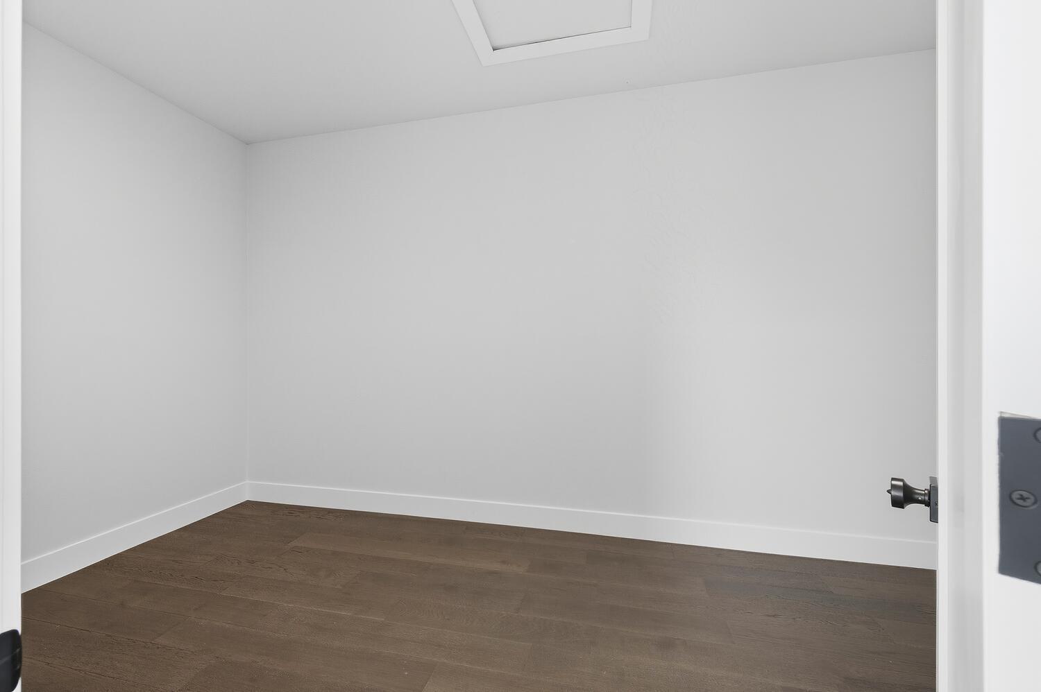 USE THIS PHOTO FOR UPSATIRS GUEST BED 1