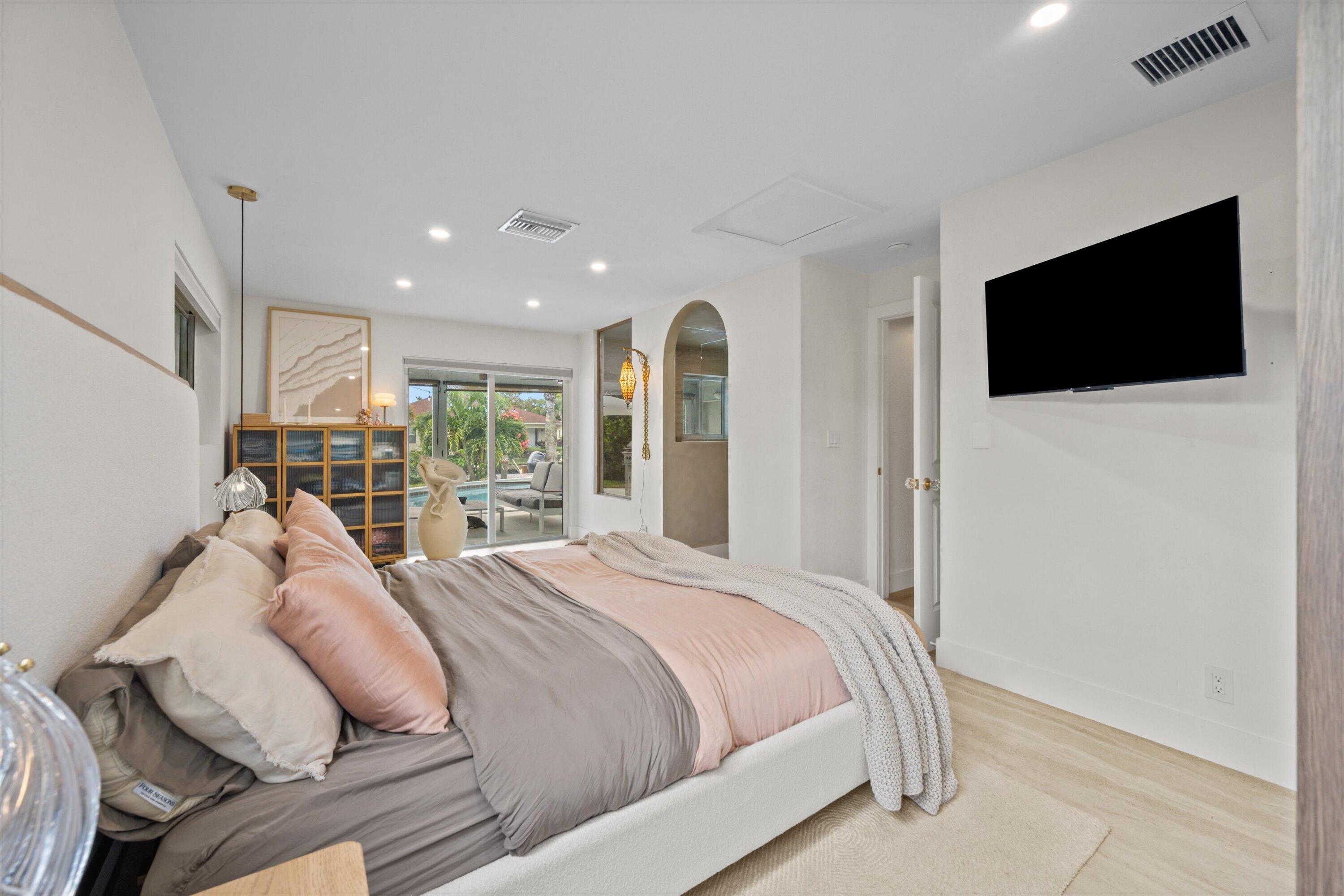 160 SE 9th Street, Pompano