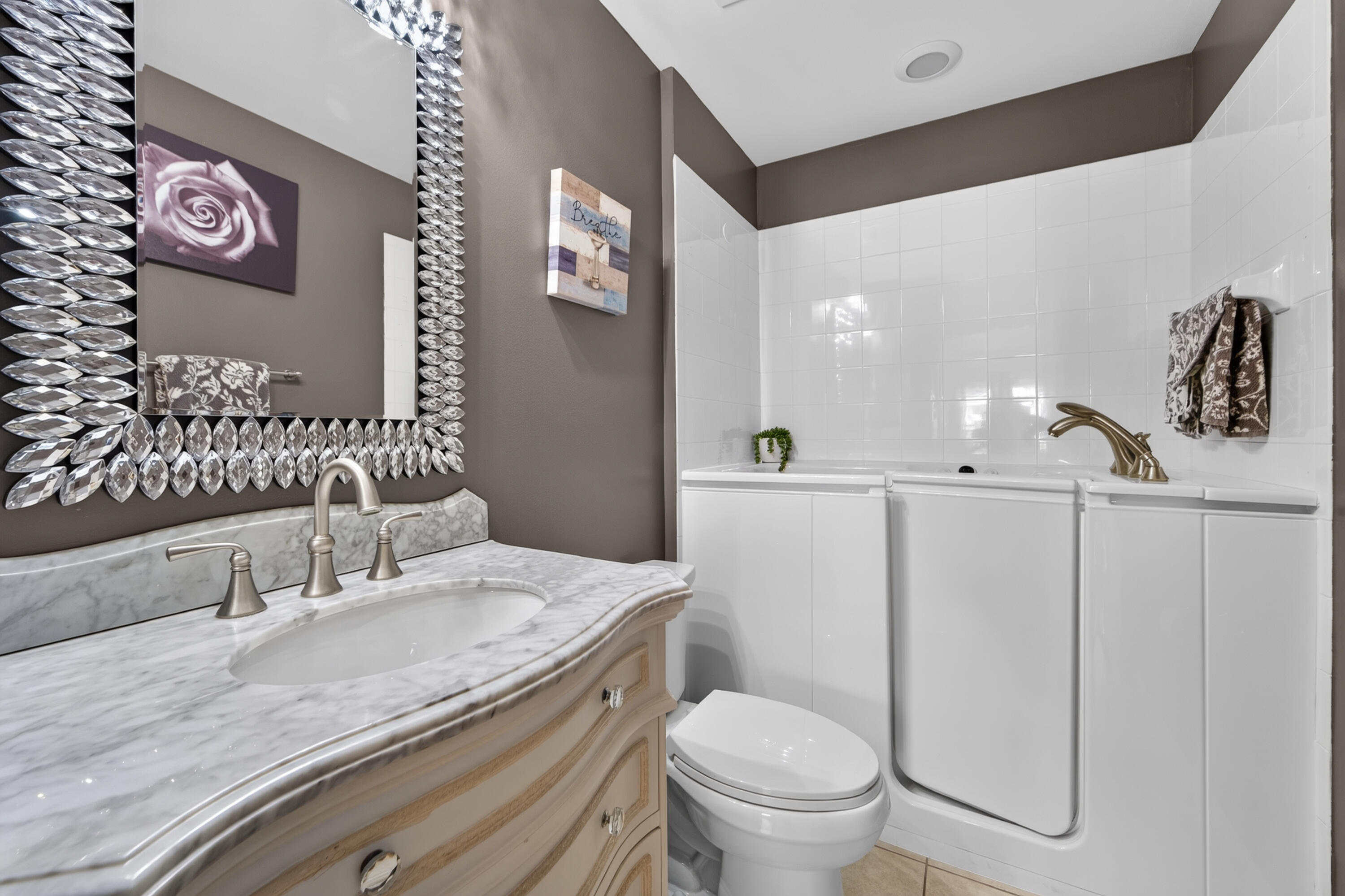 2 years new Kohler Walk in Bath with Hydrotherapy