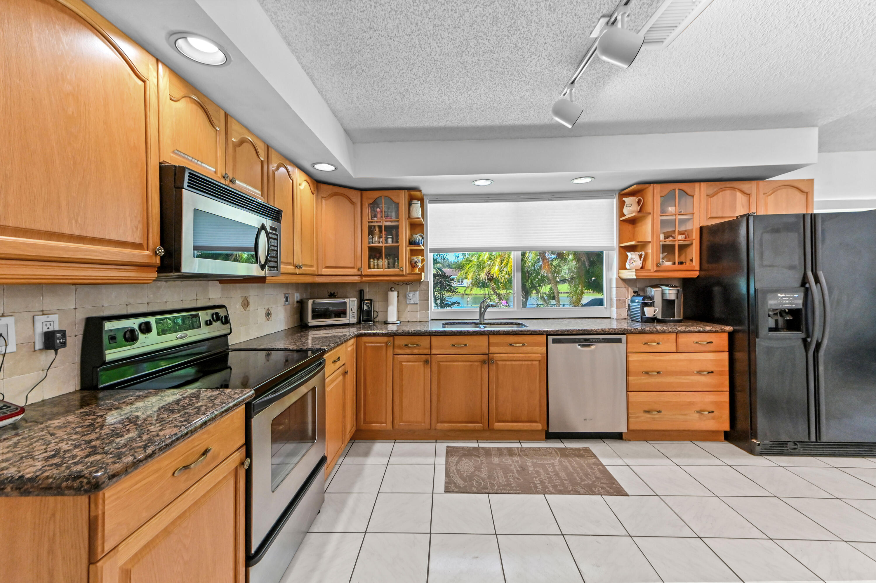 13 Kitchen 01