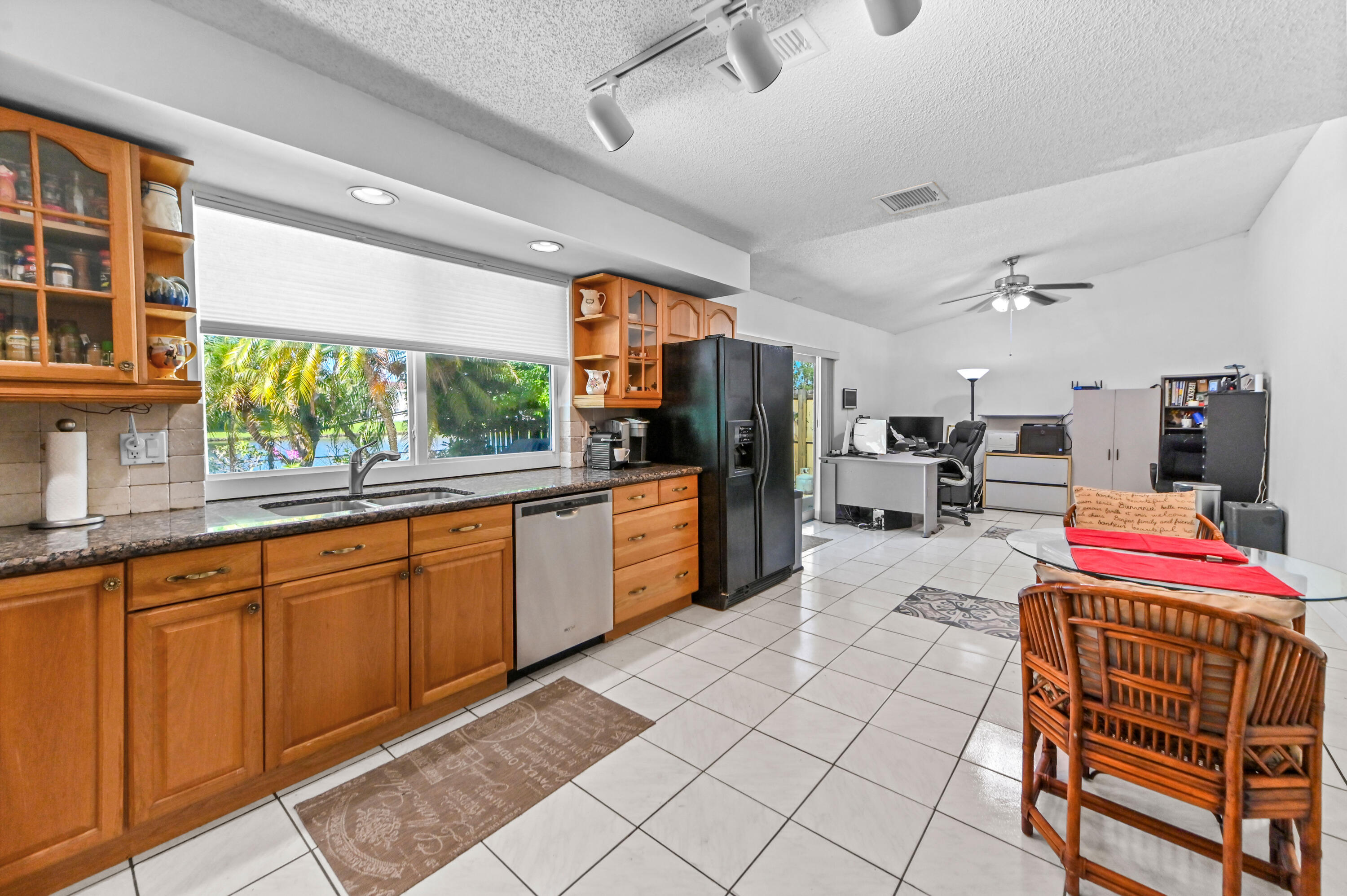 14 Kitchen 02