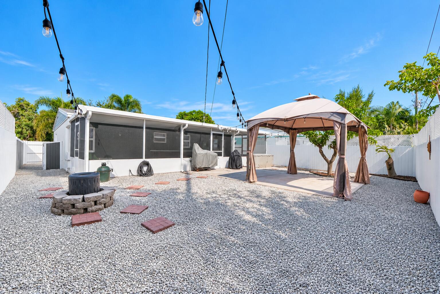 Bright, tidy gravel backyard retreat
