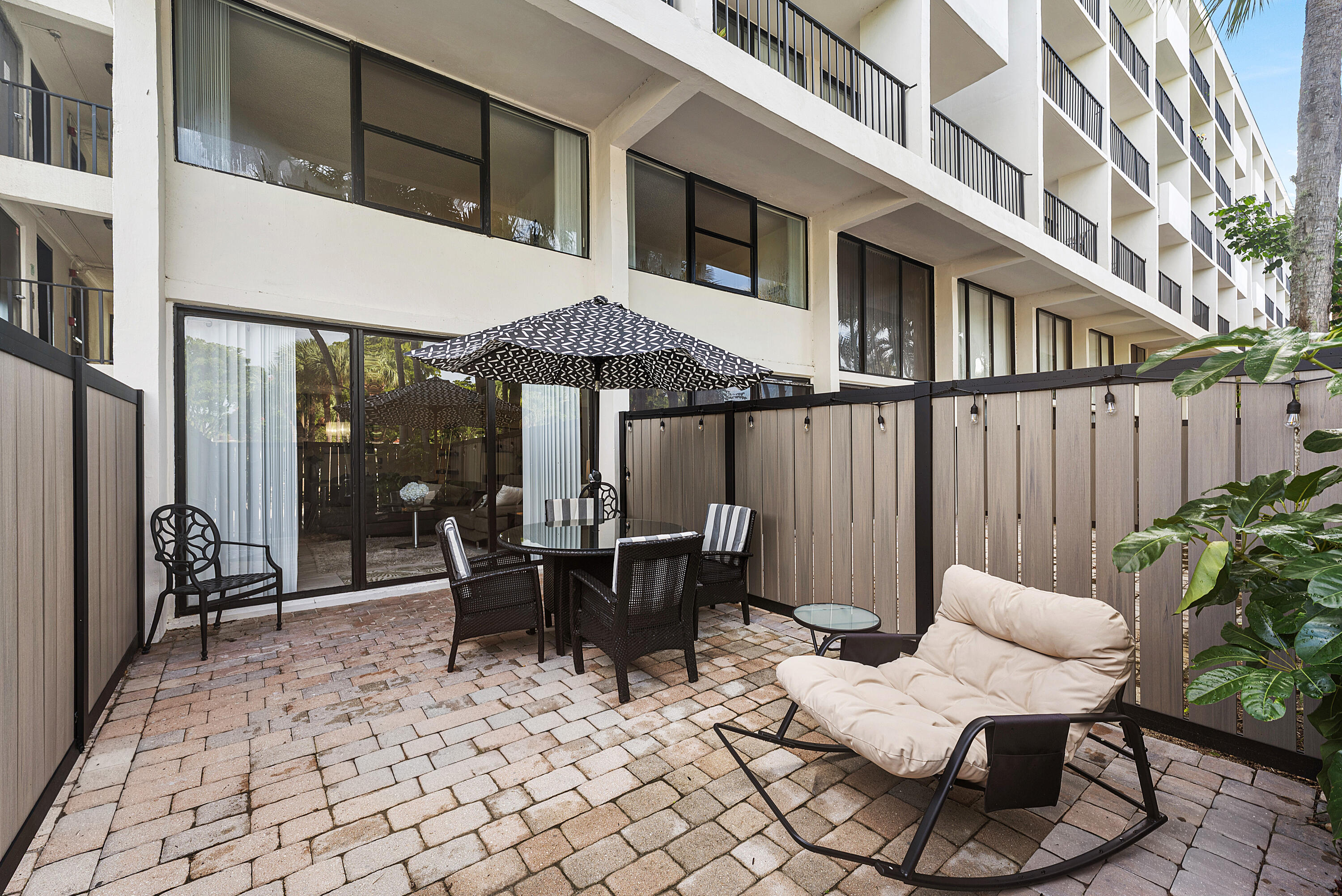 023-1830EmbassyDrive-112-WestPalmBeach-F