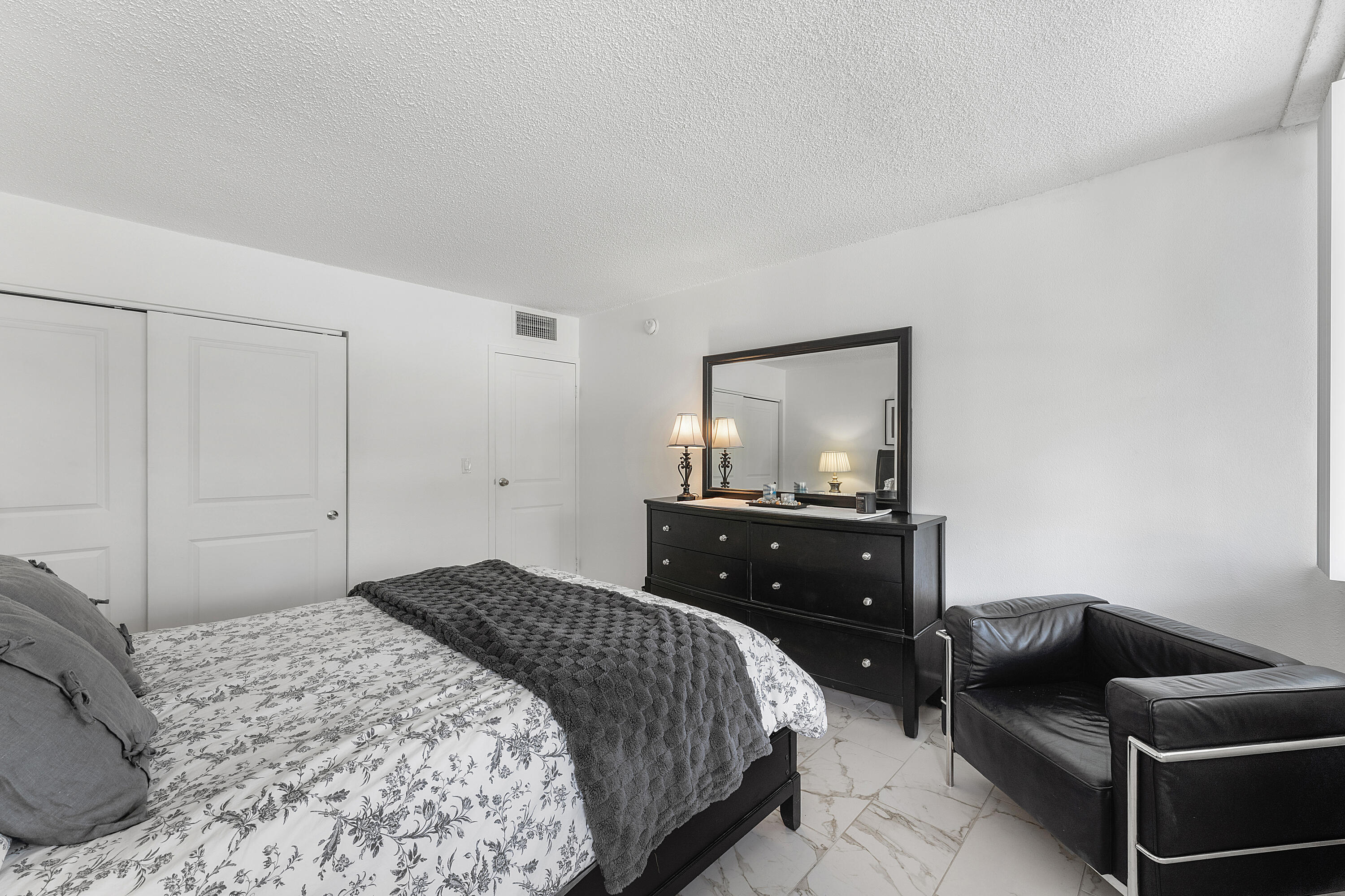 016-1830EmbassyDrive-112-WestPalmBeach-F
