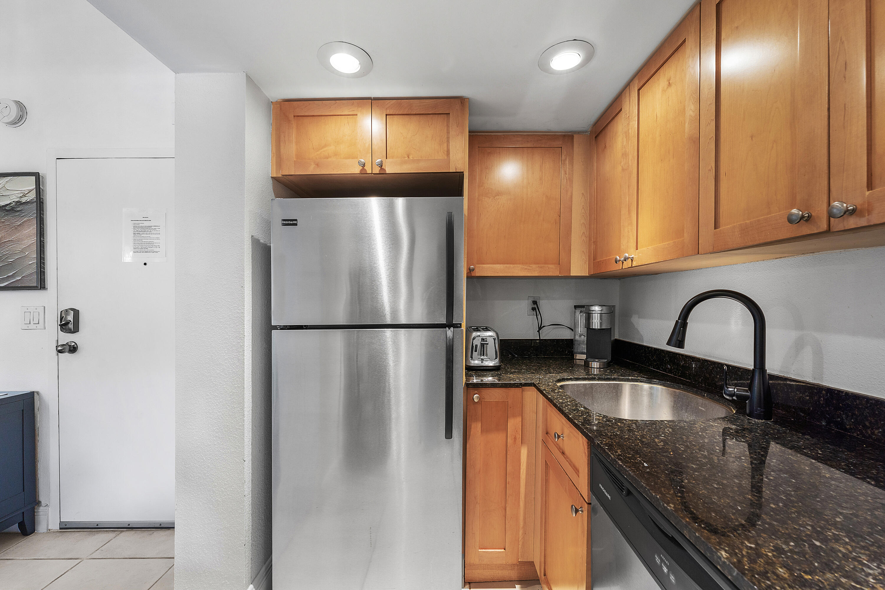 012-1830EmbassyDrive-112-WestPalmBeach-F