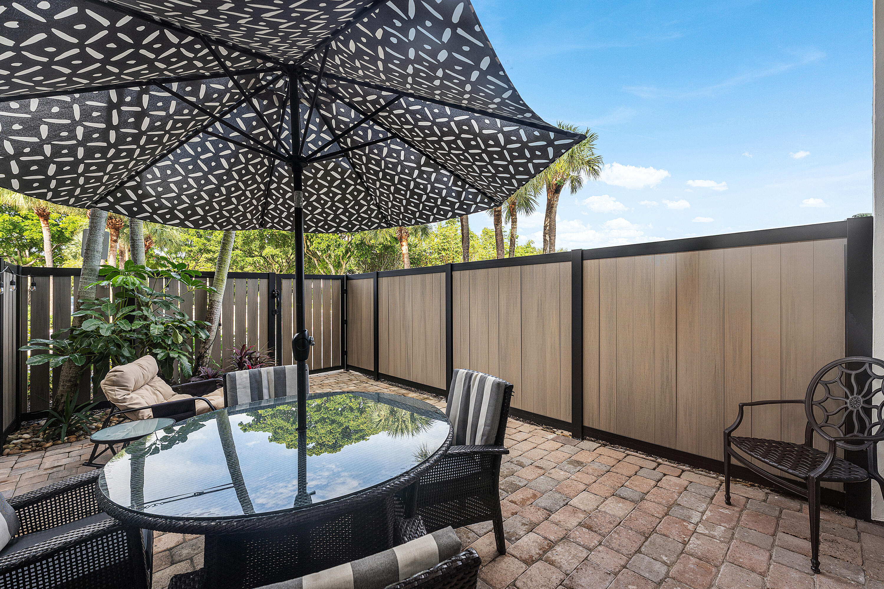 024-1830EmbassyDrive-112-WestPalmBeach-F