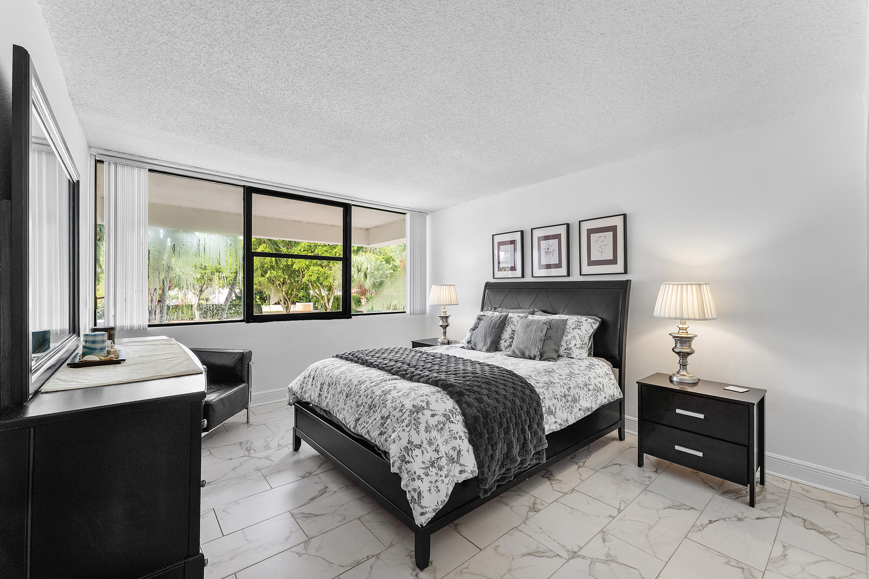 015-1830EmbassyDrive-112-WestPalmBeach-F