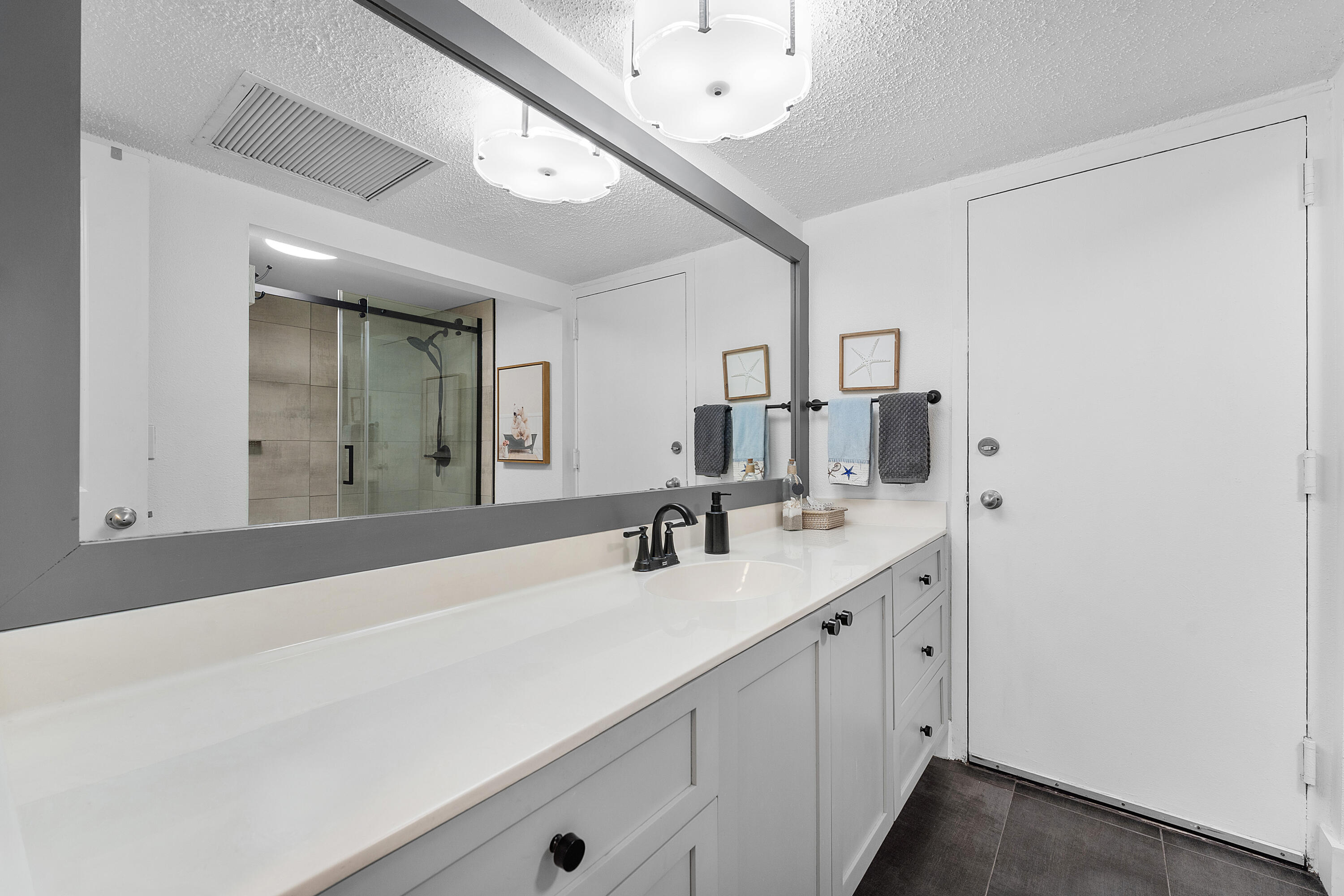 021-1830EmbassyDrive-112-WestPalmBeach-F