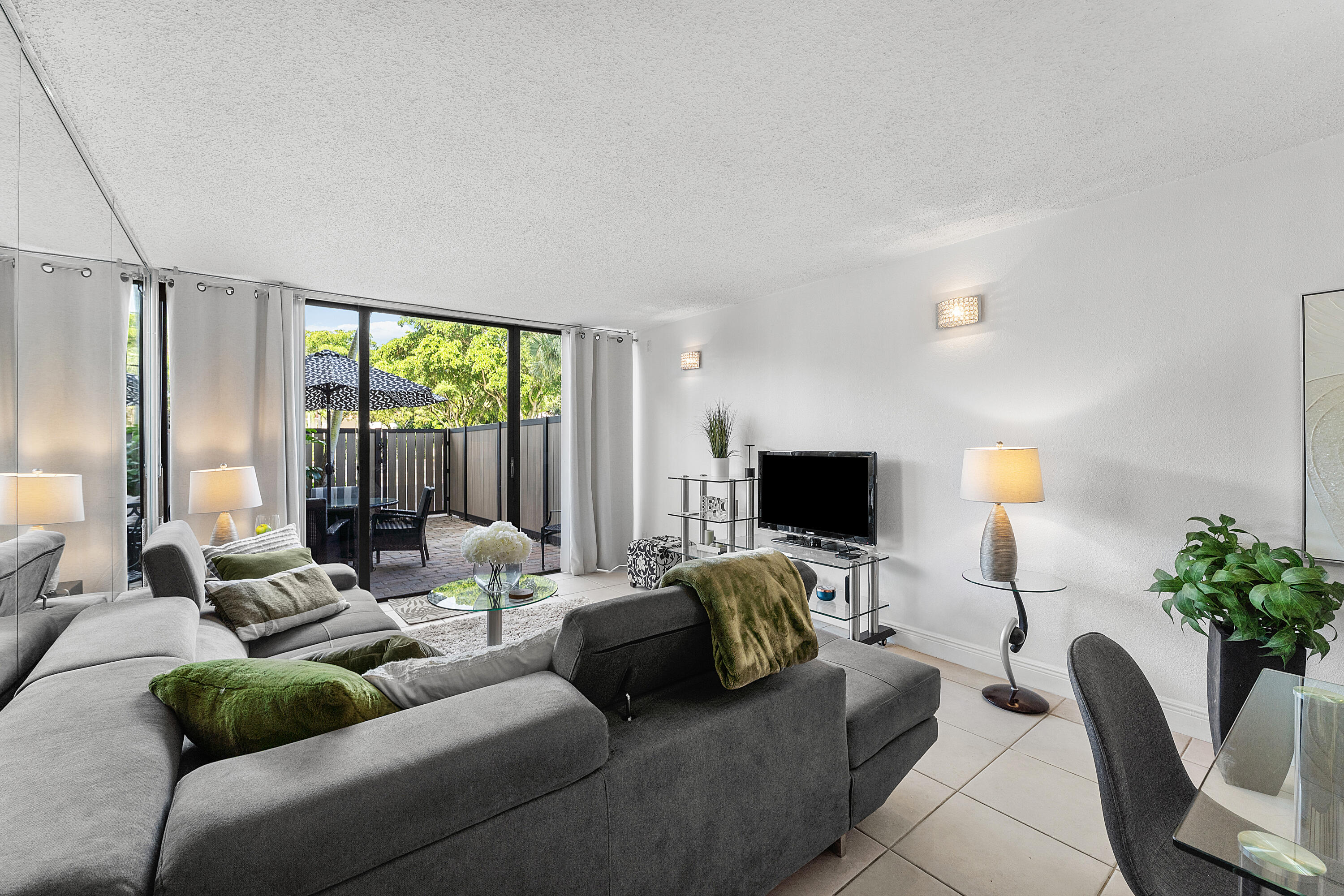 005-1830EmbassyDrive-112-WestPalmBeach-F