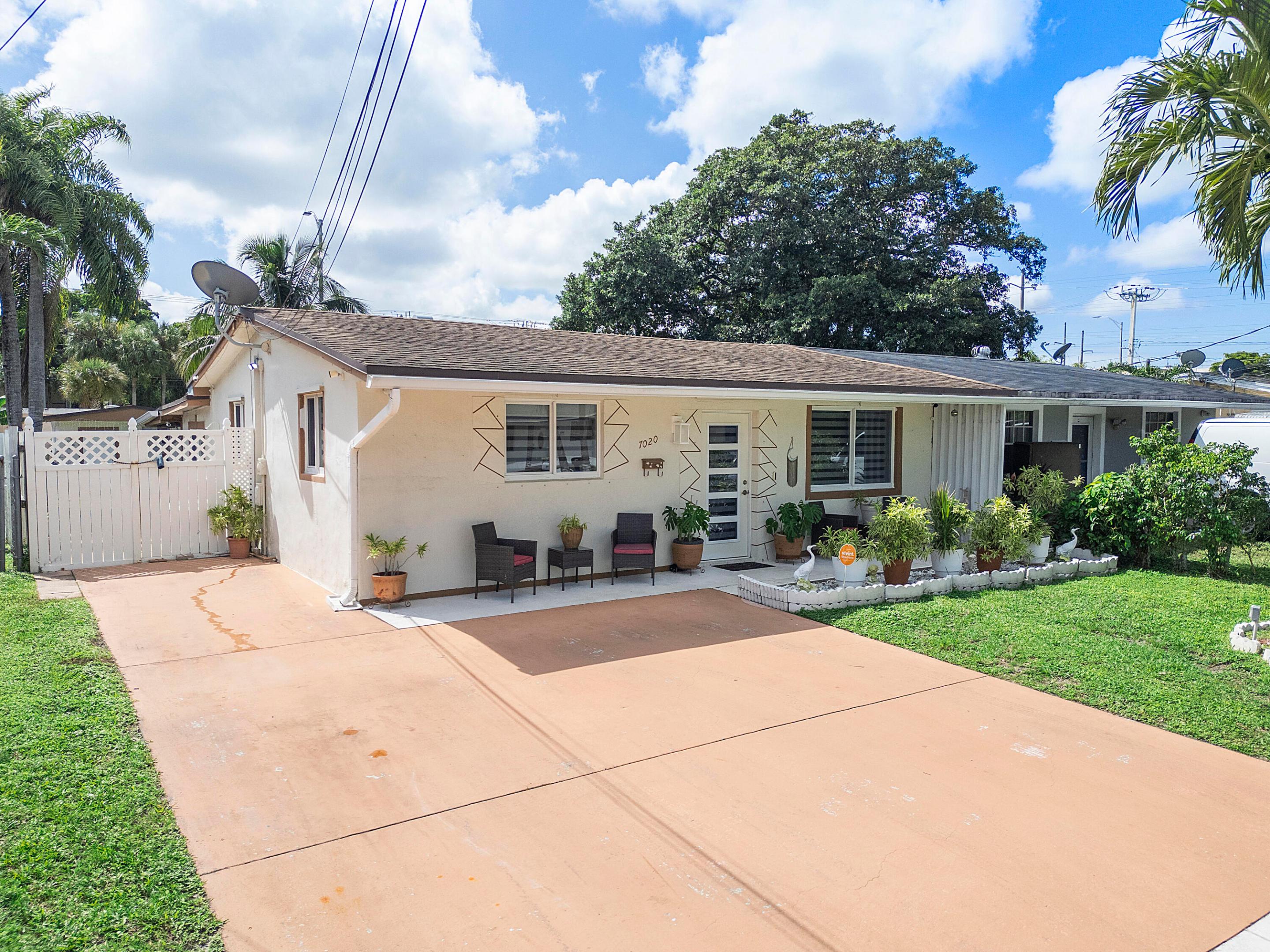 7020 SW 20th St_001