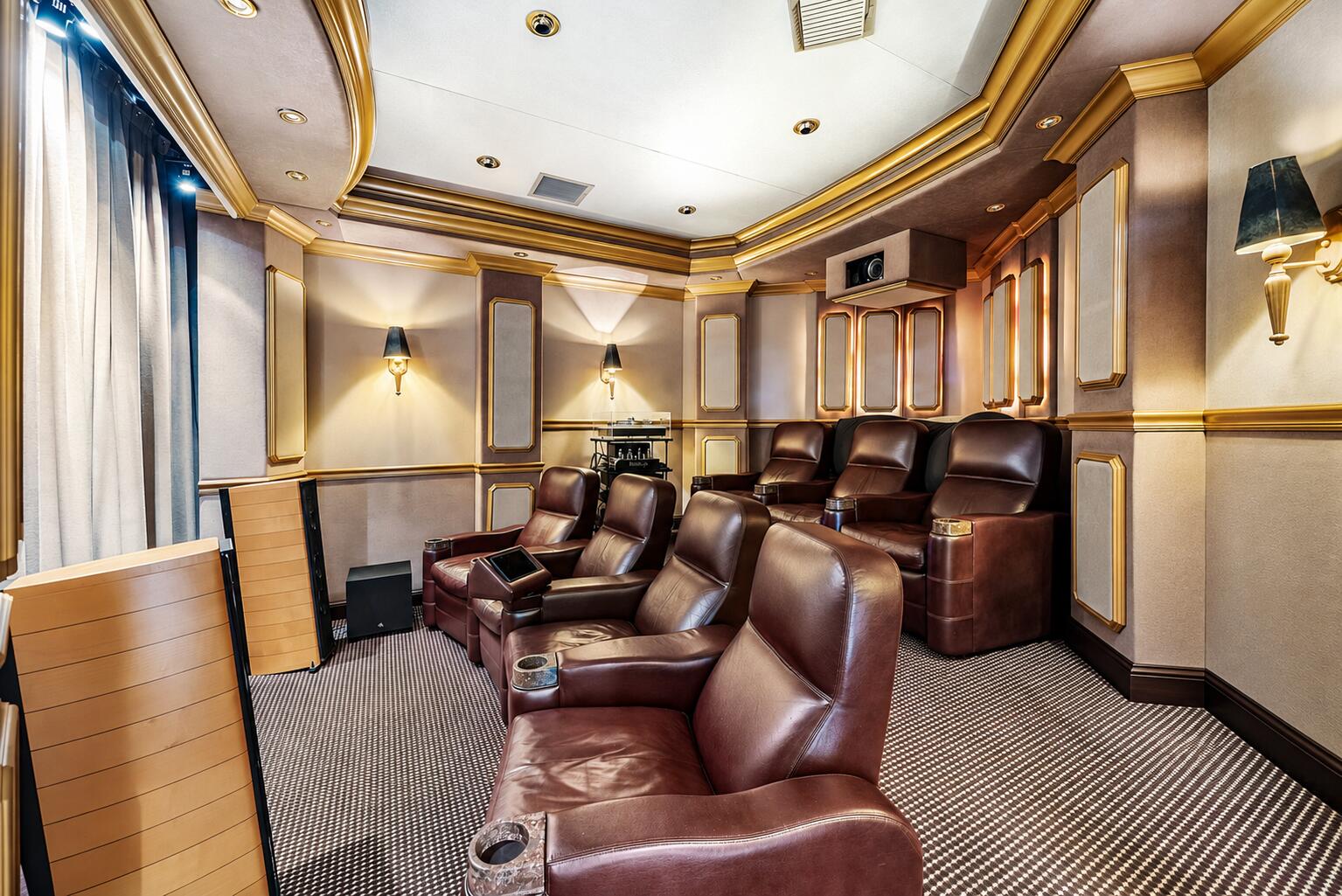7-Seat Movie Theater