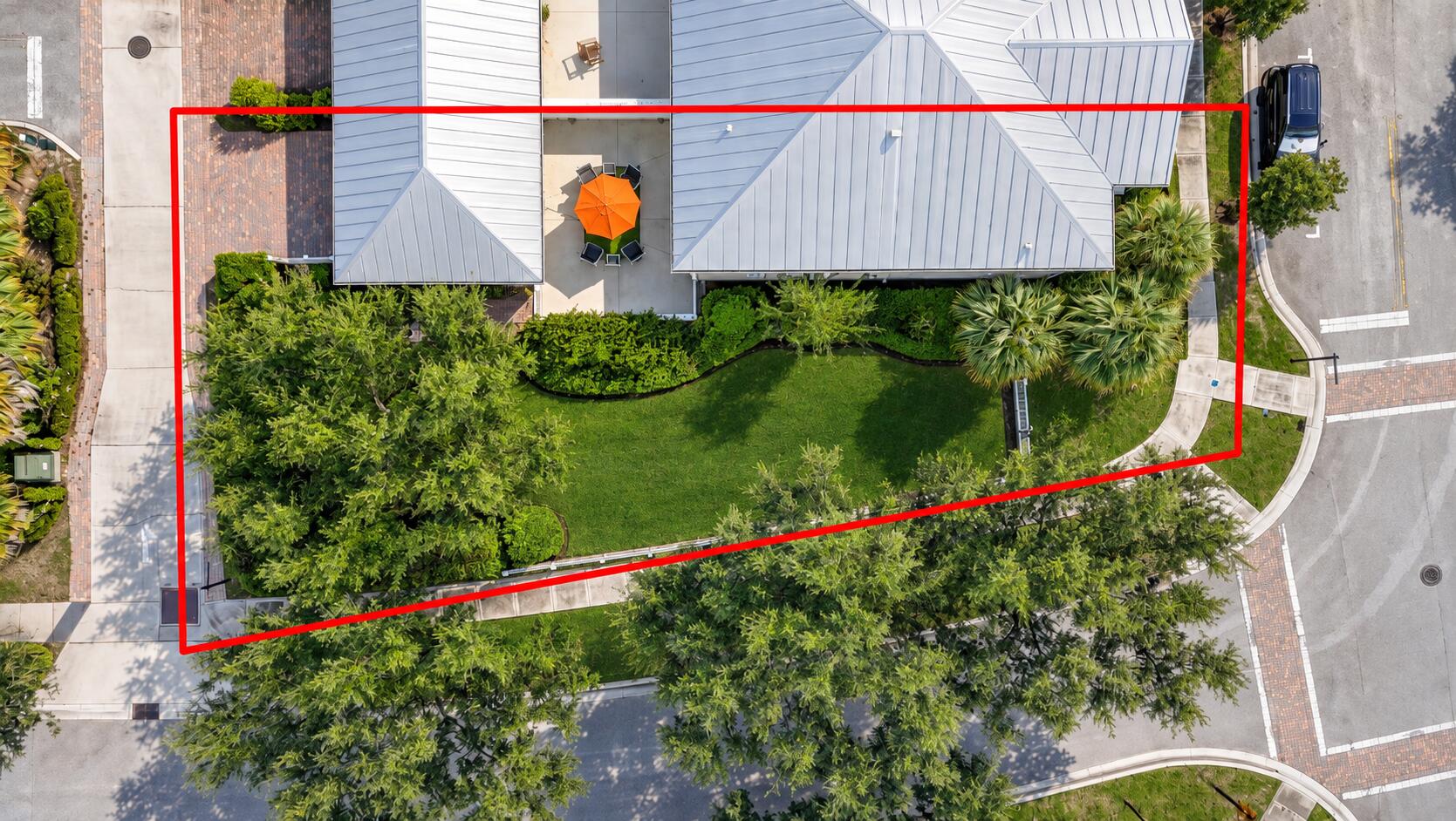 Red-Bordered Corner Home Aerial View Red-Bordered Corner Home Aerial View