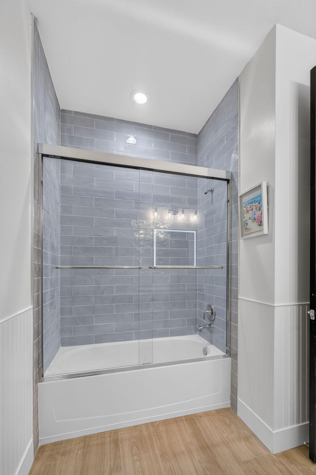 Guest Bath tub