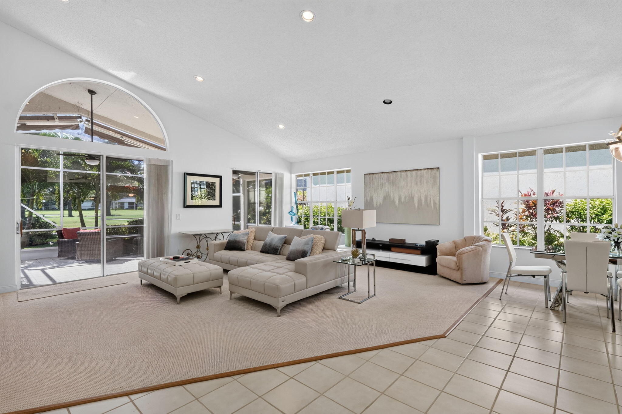 living room Oak knoll
