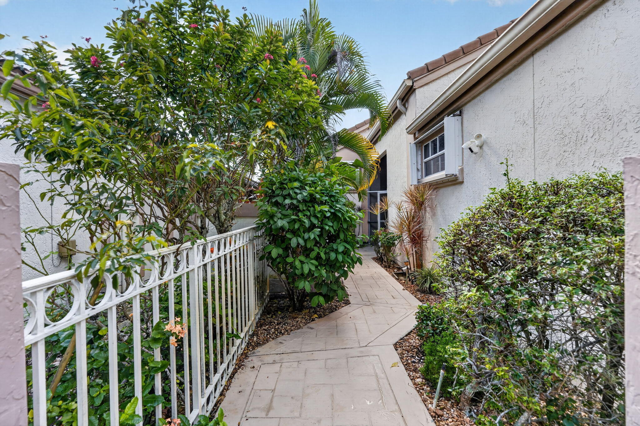 path to house
