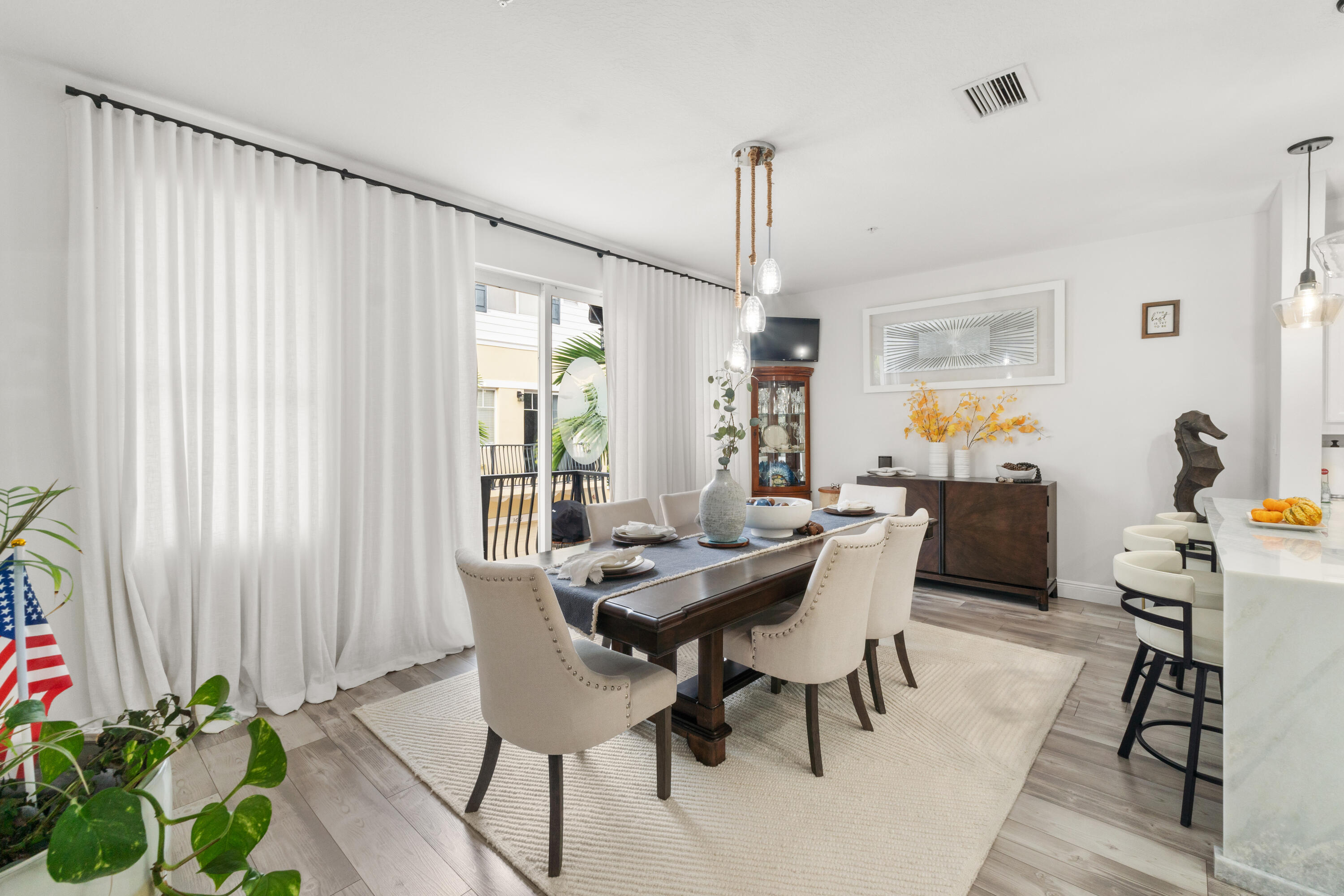 2nd Floor Dinning Room