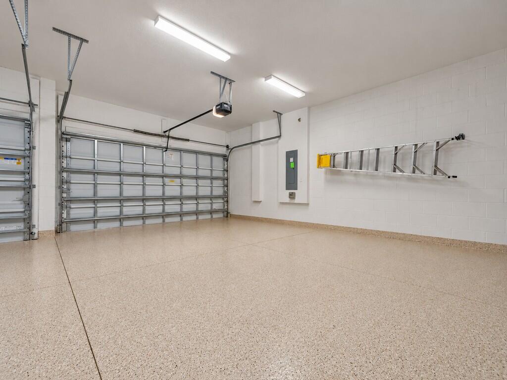 3 Car Garage