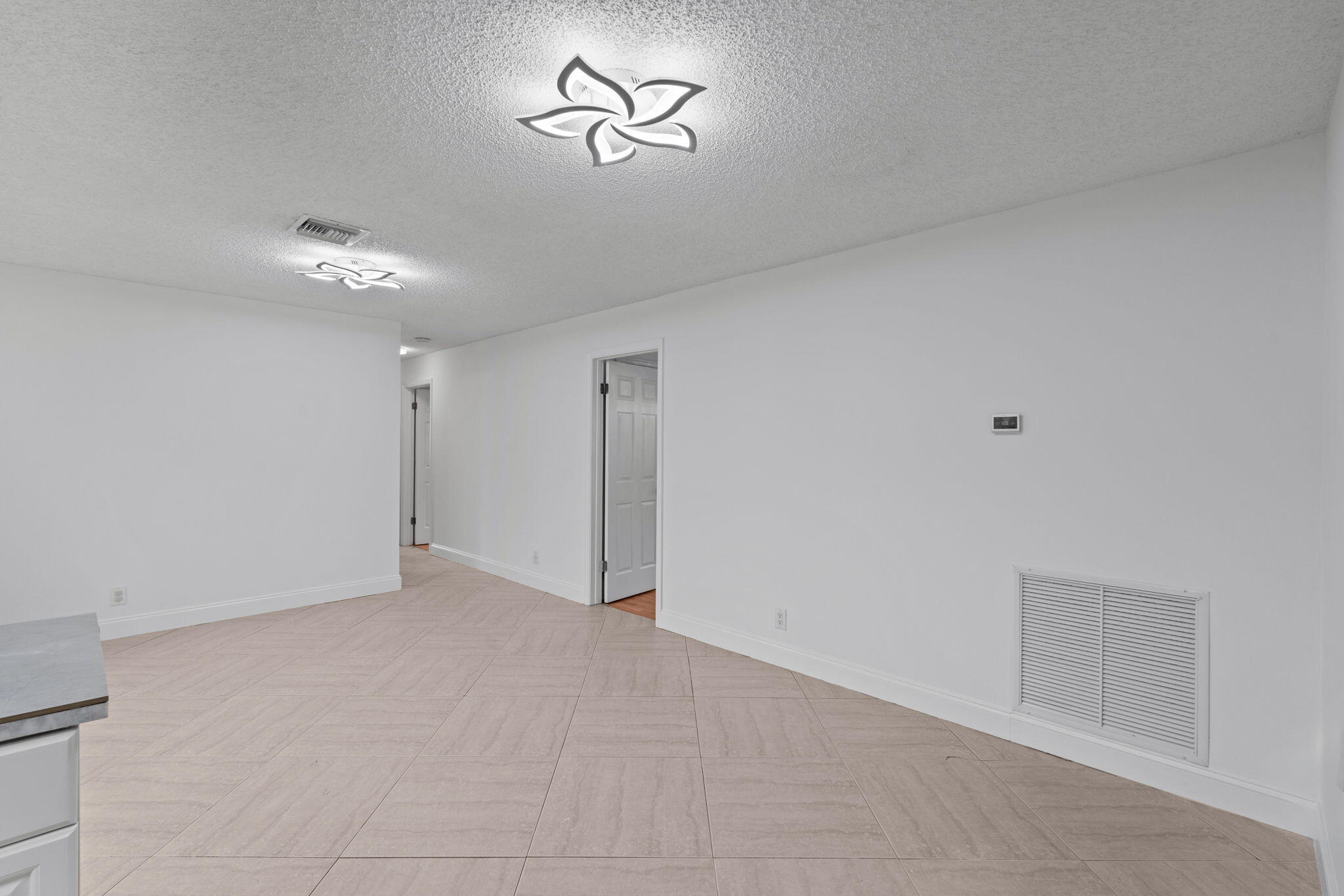 19-web-or-mls-A7401040