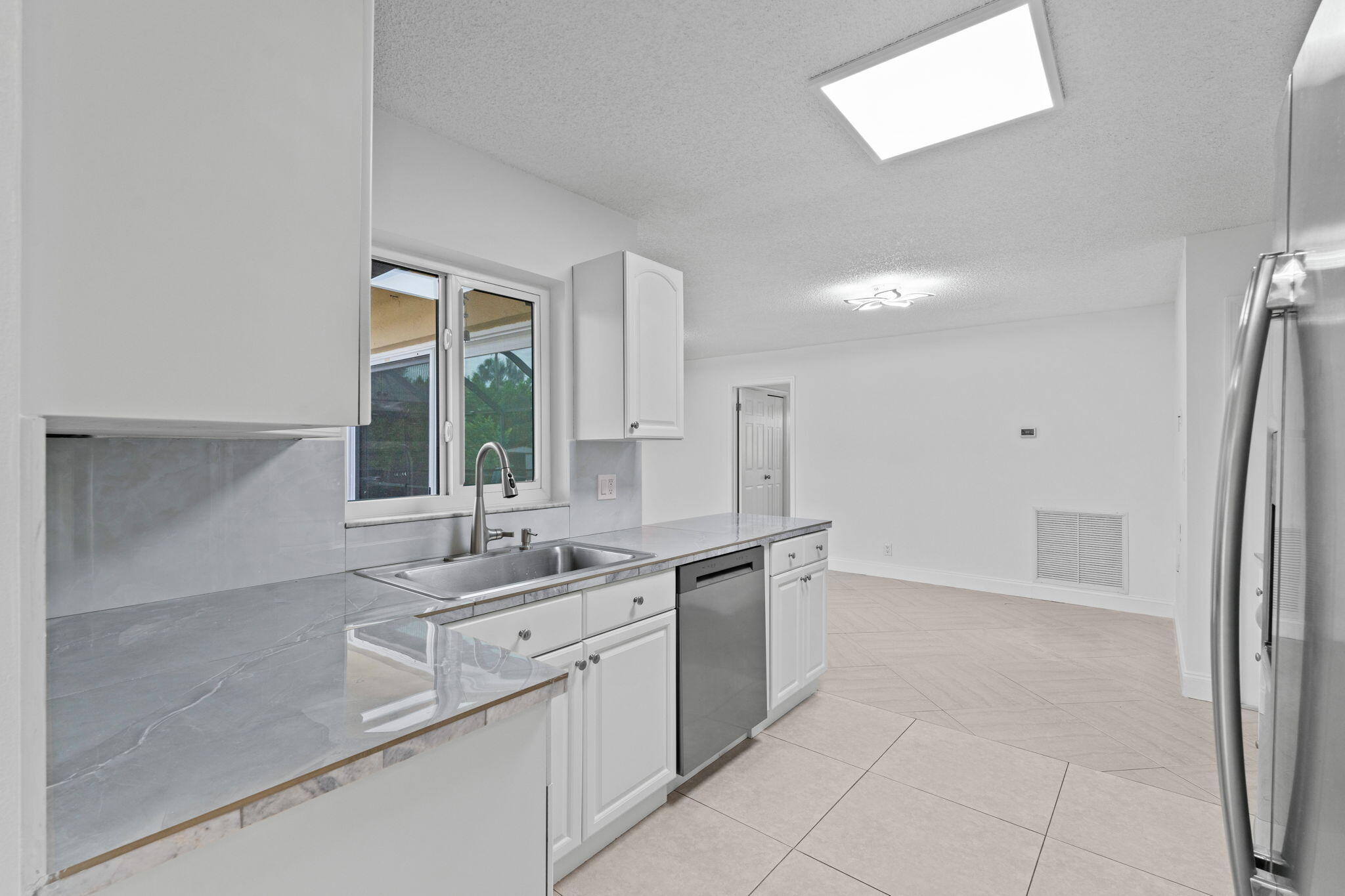 12-web-or-mls-A7400953